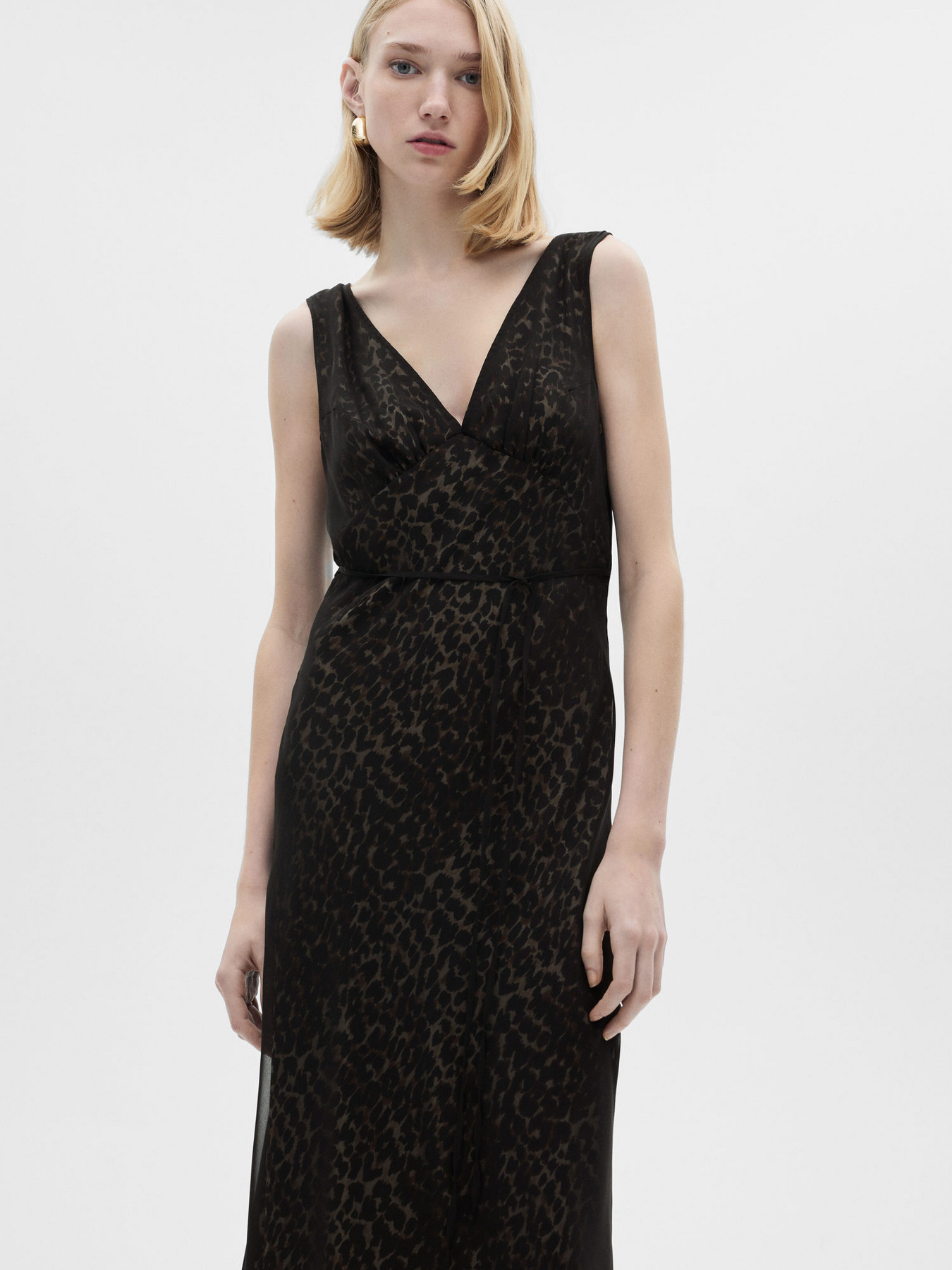 Платье миди MANGO модель 87090613_99 Платье миди MANGO модель 87090613_99 Фото