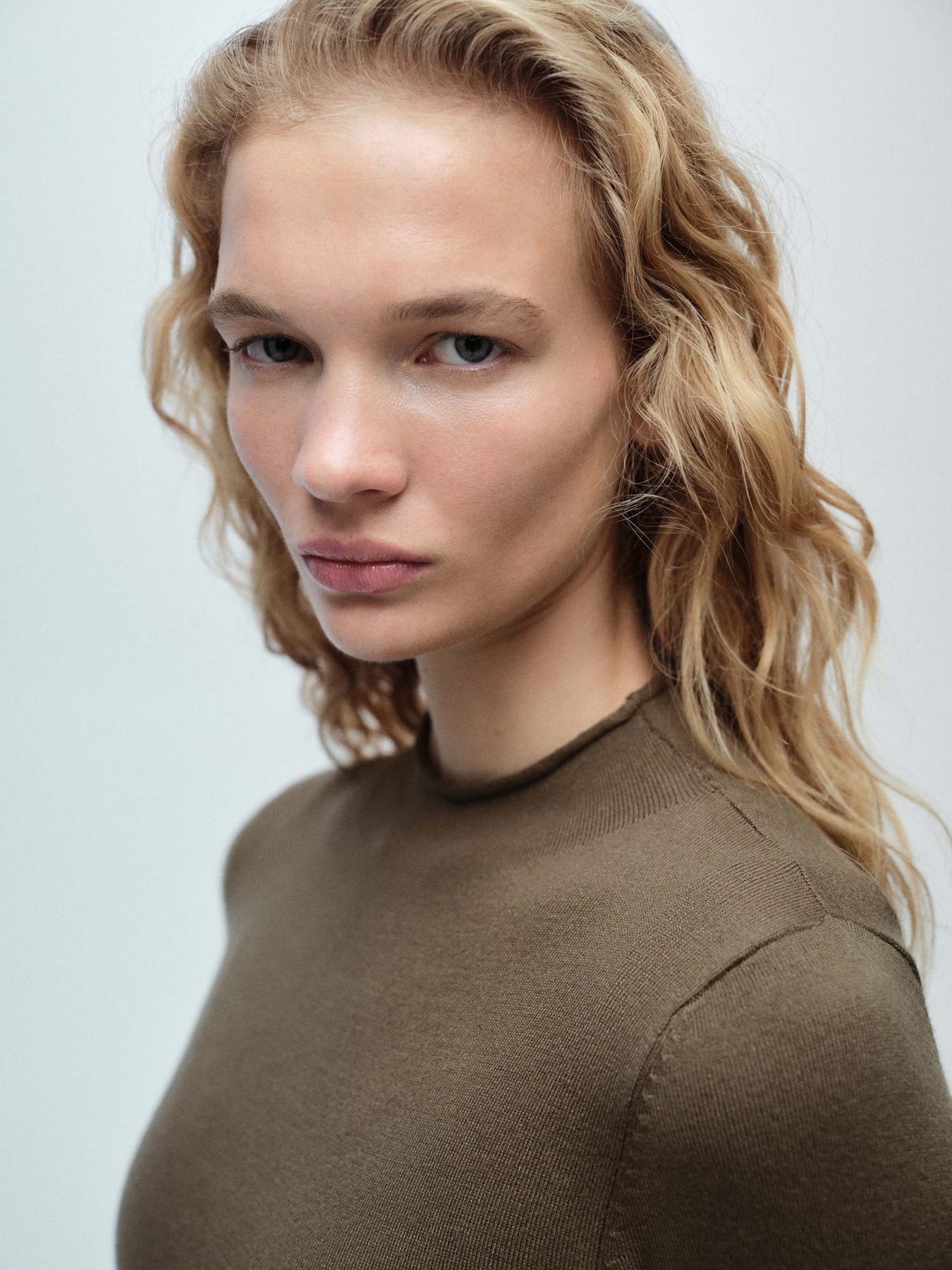 Сукня міді MANGO модель 87060425_37 Фото