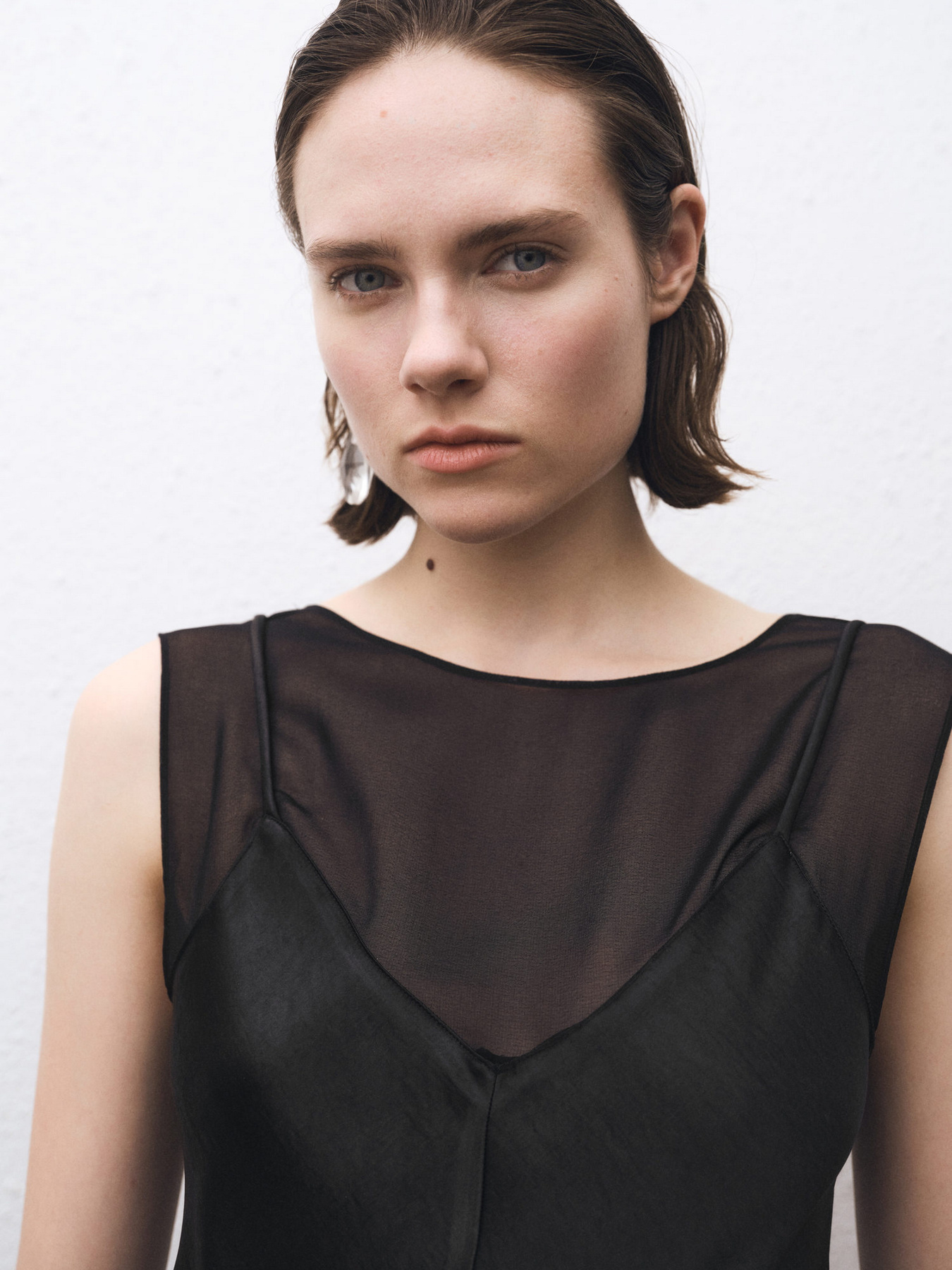 Платье миди MANGO модель 87014421_99 Платье миди MANGO модель 87014421_99 Фото