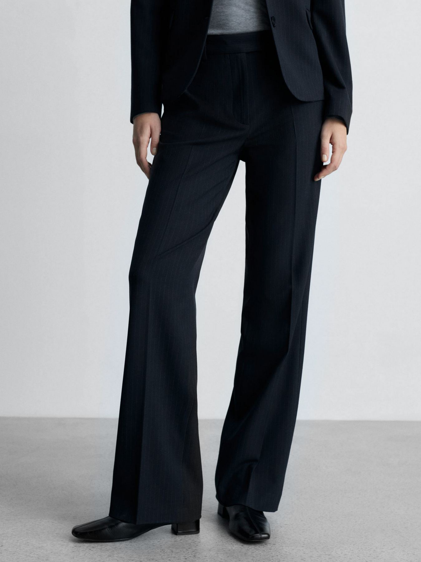 Классические штаны MANGO модель 87070450_69 Фото