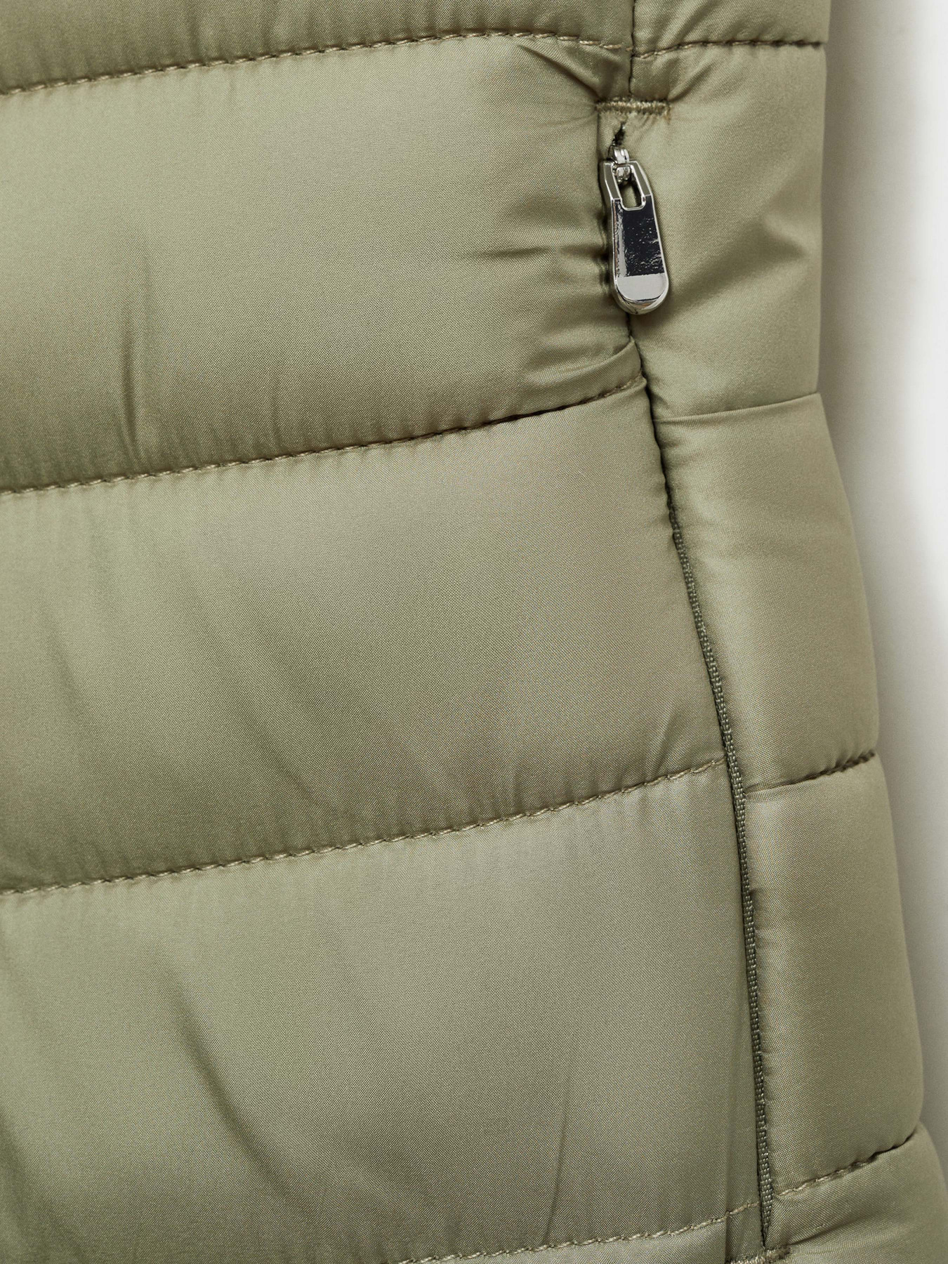 Жилет з утеплювачем MANGO модель 87063269_40 Фото