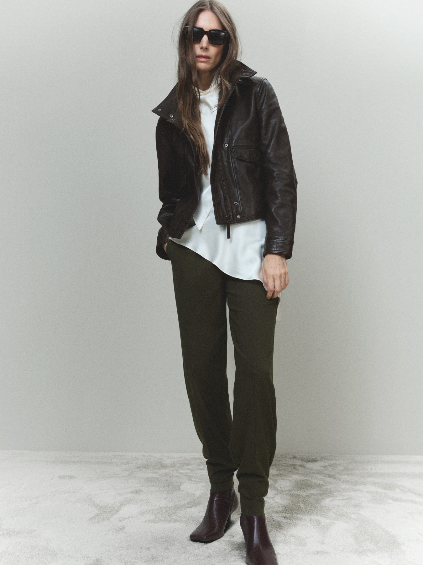 Классические штаны MANGO модель 87081511_37 Фото