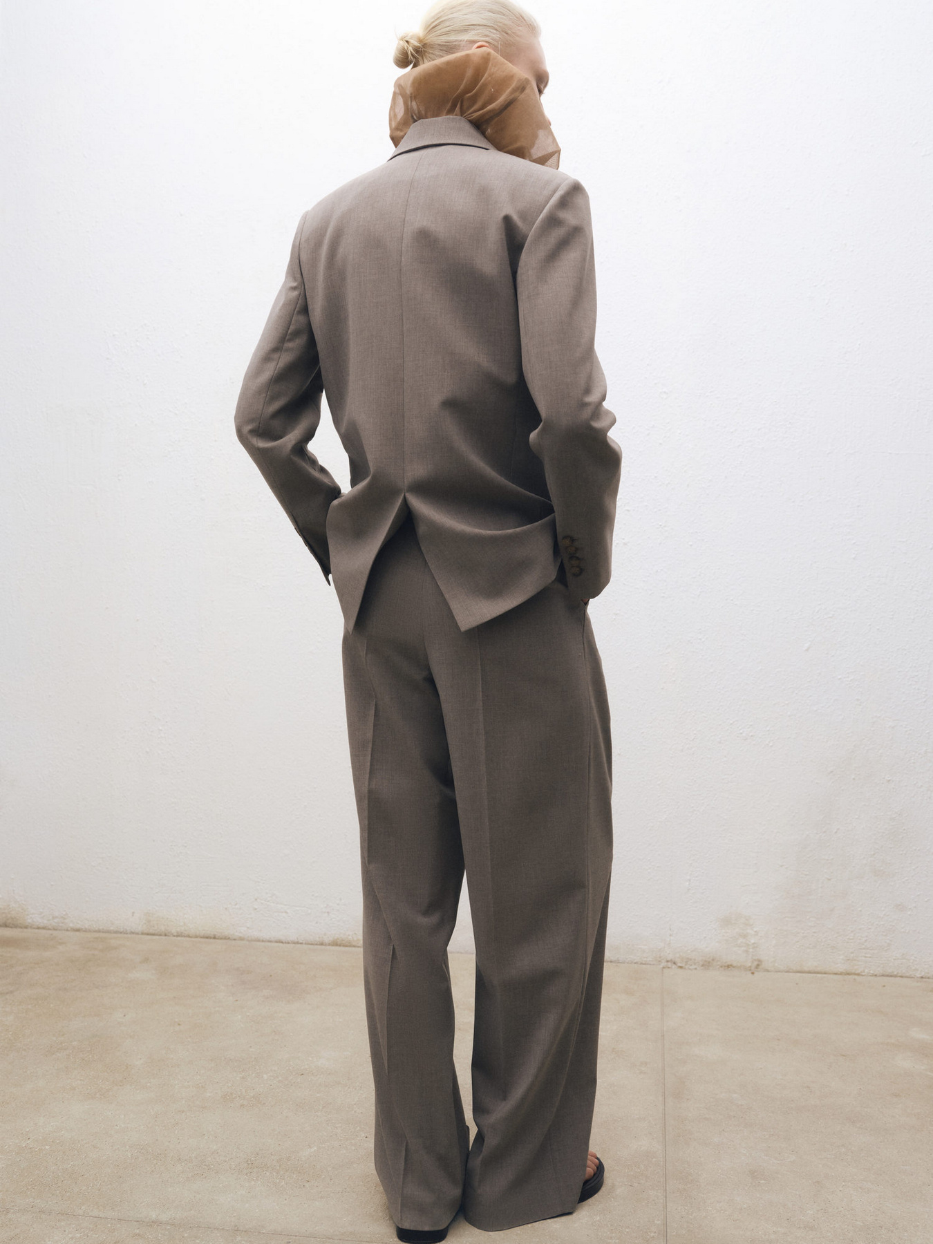 Классические штаны MANGO модель 87084426_35 Фото