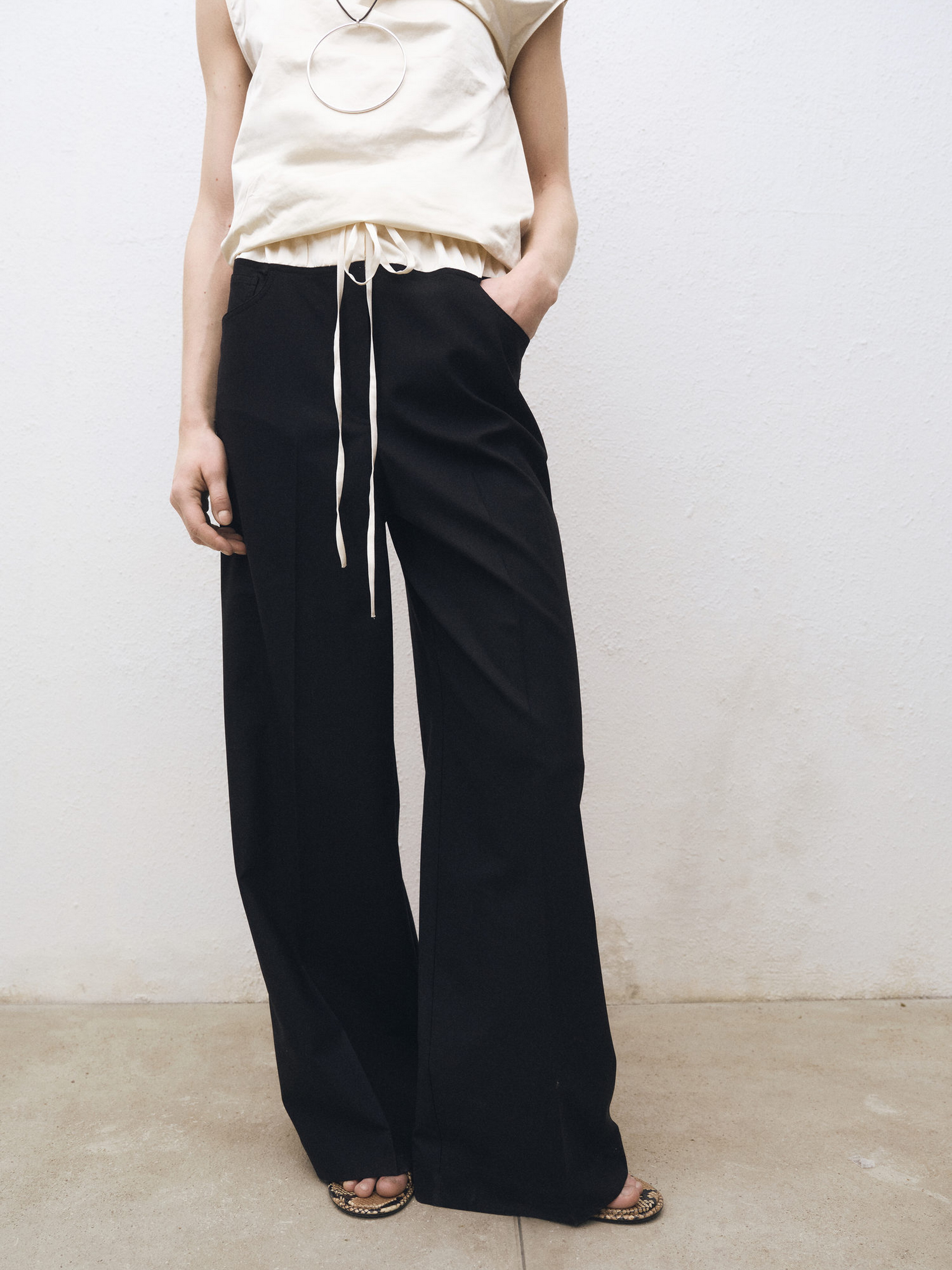 Жіночі Повсякденні штани MANGO RUBI (MNO3327) колір чорний, матеріал поліестер/вовна