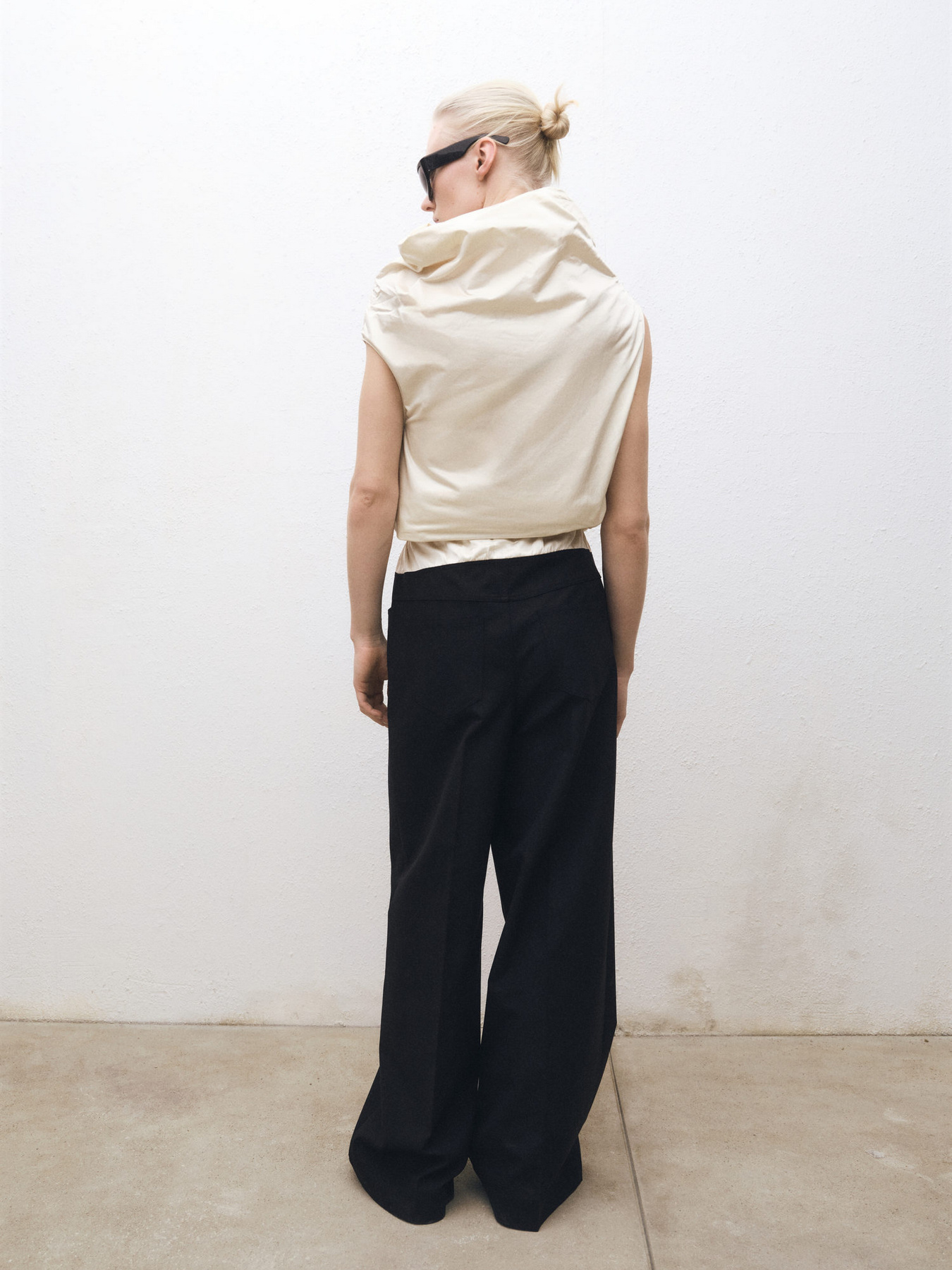 Повседневные штаны MANGO модель 87074423_99 Повседневные штаны MANGO модель 87074423_99 Фото