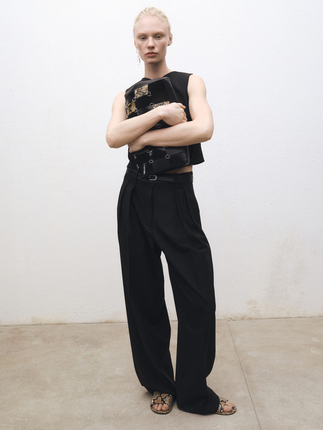 Классические штаны MANGO модель 87084426_99 Классические штаны MANGO модель 87084426_99 Фото