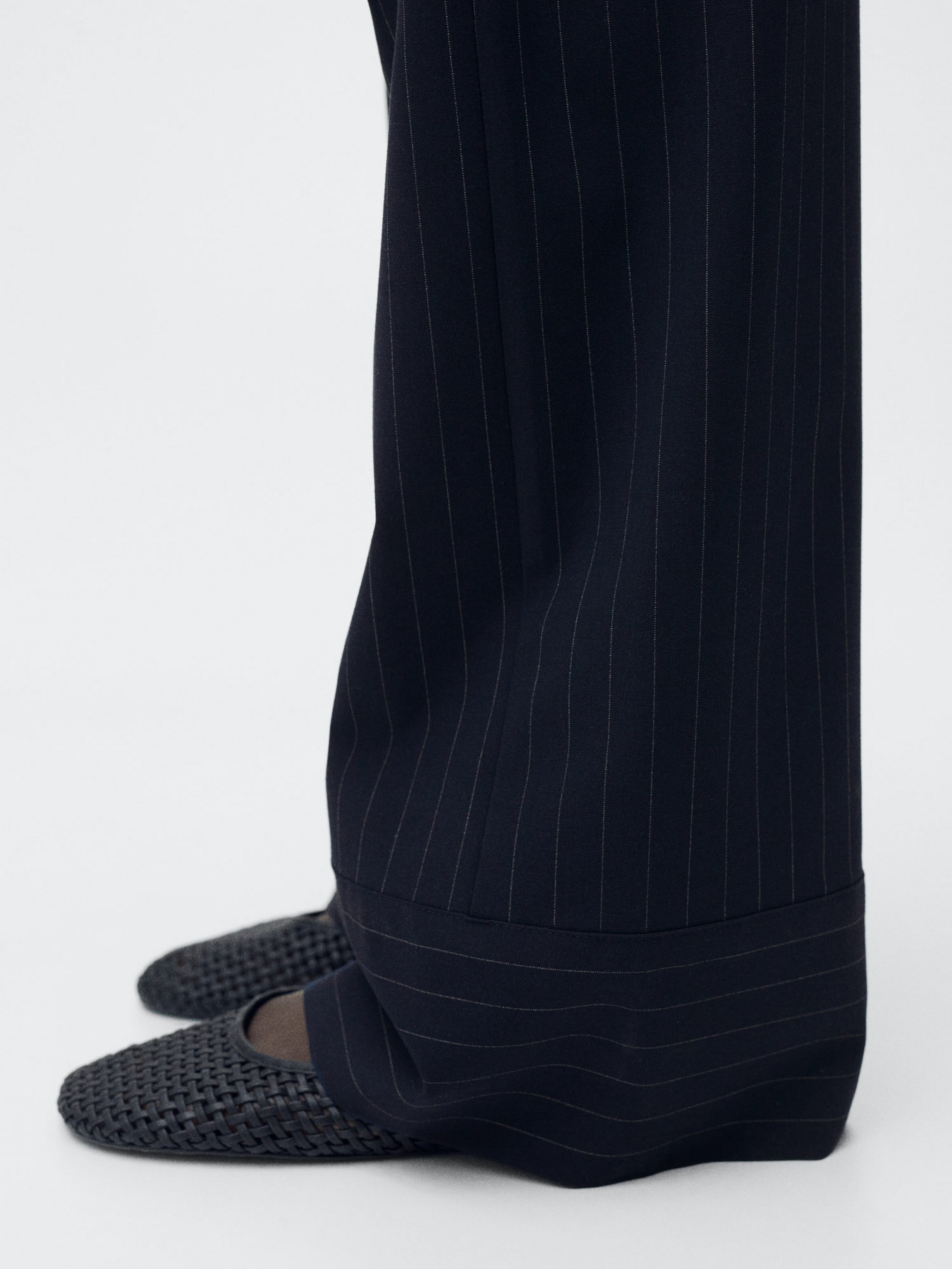 Классические штаны MANGO модель 87090651_56 Фото