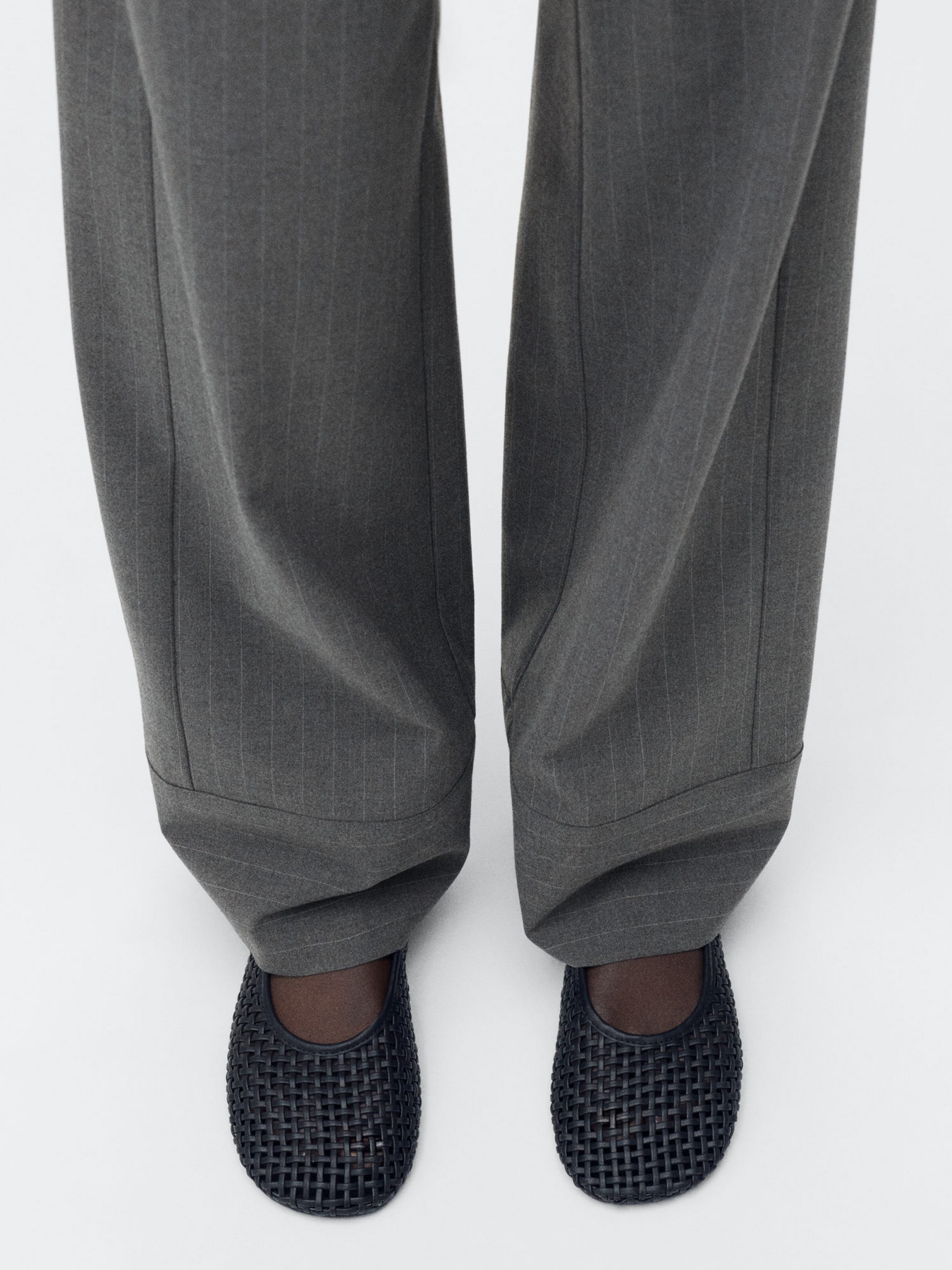 Классические штаны MANGO модель 87090651_92 Фото