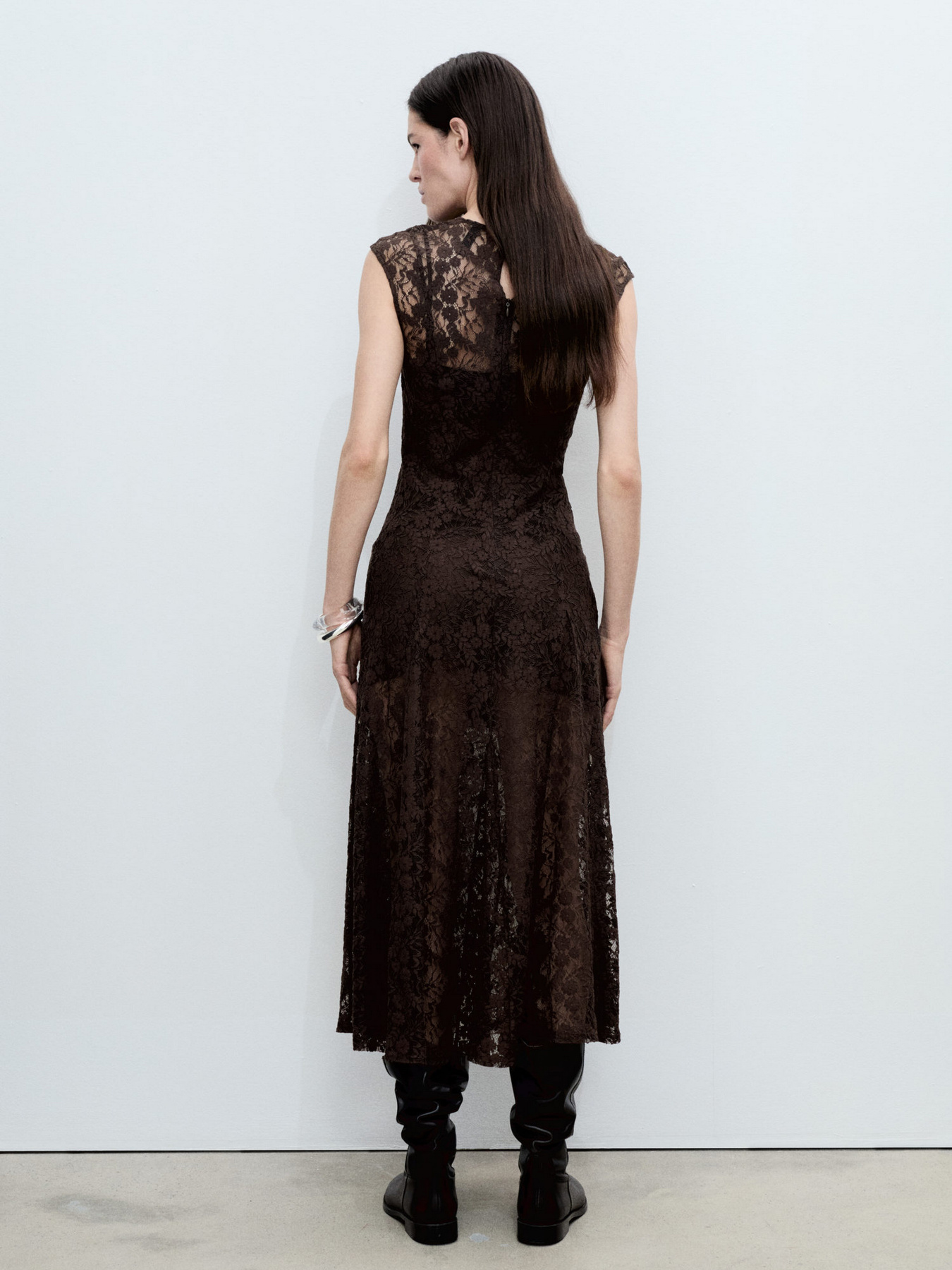 Платье миди MANGO модель 87035749_30 Платье миди MANGO модель 87035749_30 Фото