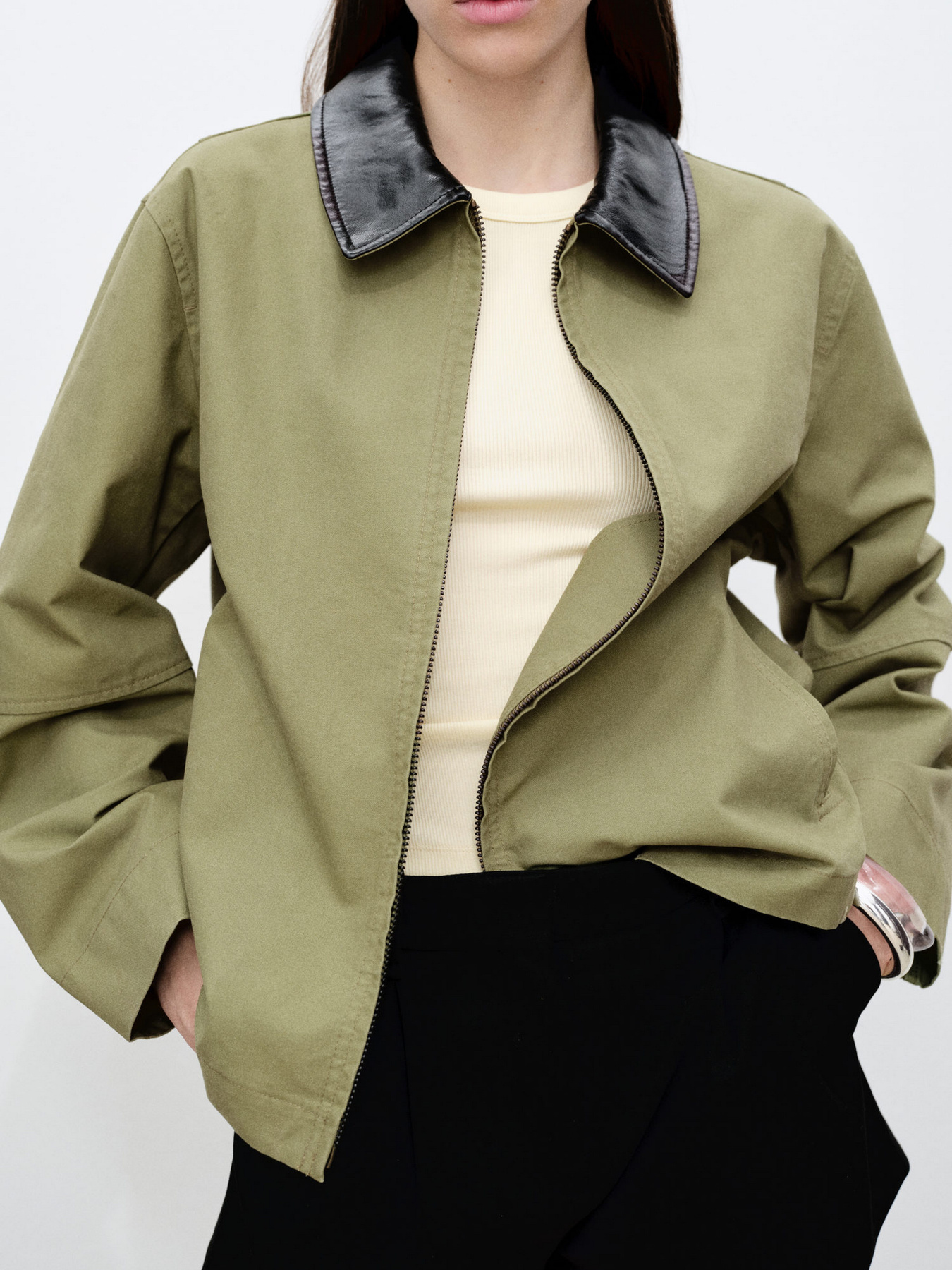 Демісезонна куртка MANGO модель 87075944_37 Фото