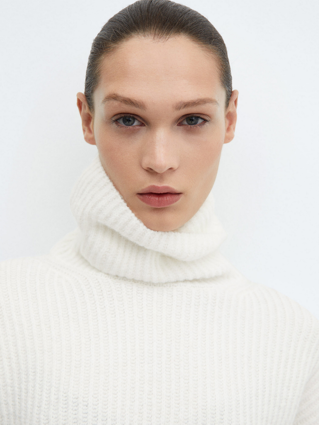 Свитер MANGO Kourtney модель 67010464_5 Свитер MANGO Kourtney модель 67010464_5 Фото