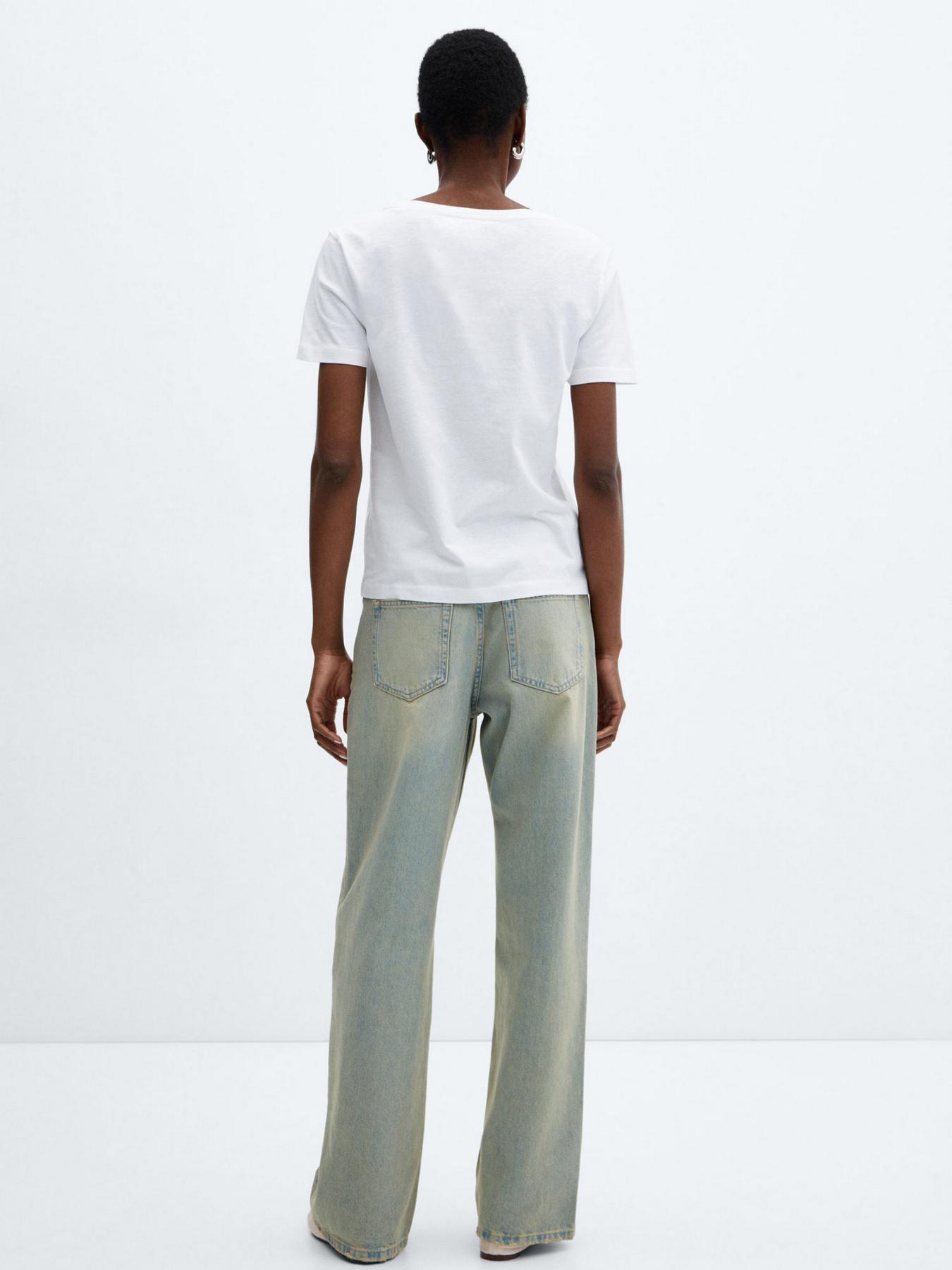 Футболка MANGO Chalapi модель 67010466_1 Футболка MANGO Chalapi модель 67010466_1 Фото