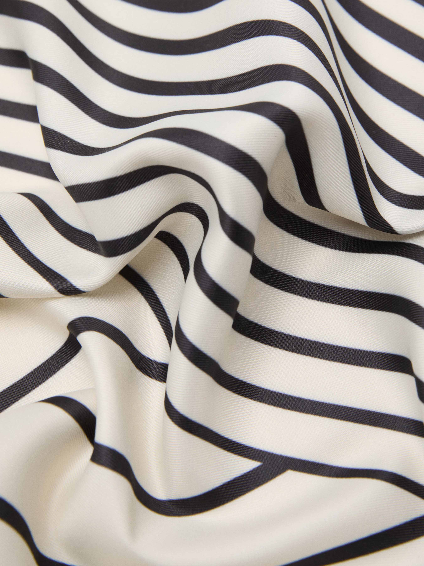 Платок MANGO модель 17061147_5 Платок MANGO модель 17061147_5 Фото