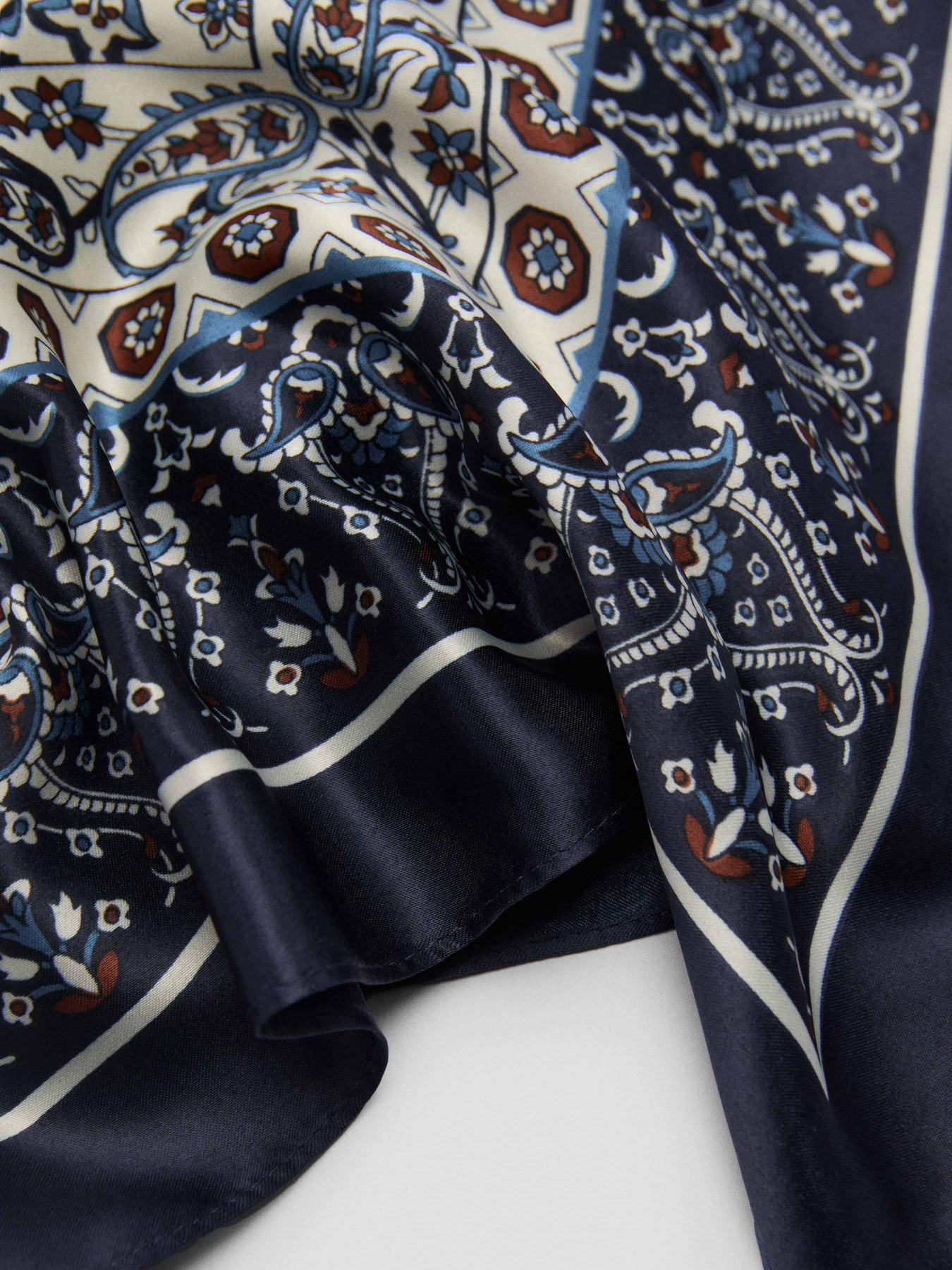 Хустка MANGO модель 17061289_56 Хустка MANGO модель 17061289_56 Фото