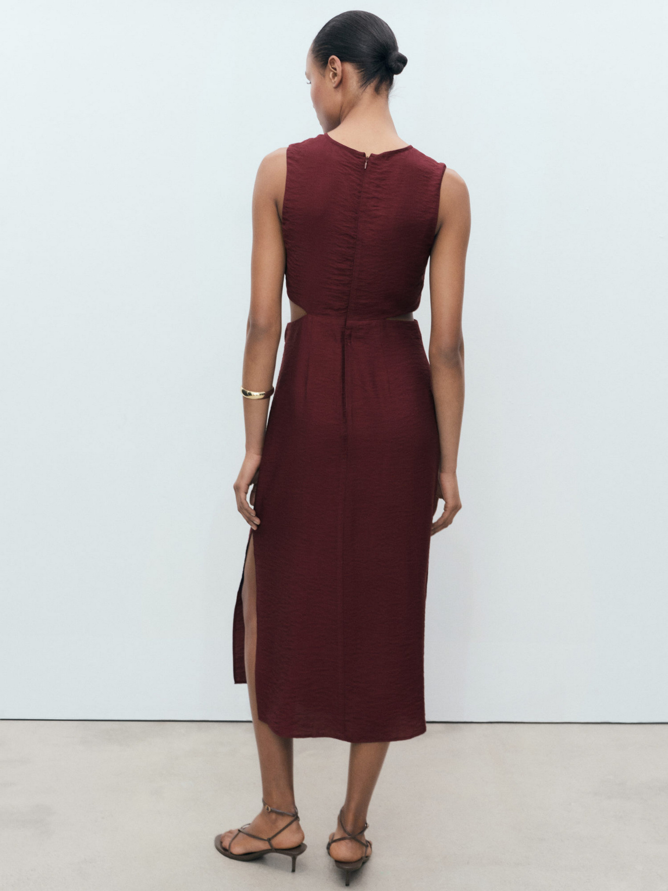 Платье миди MANGO модель 17011166_76 Платье миди MANGO модель 17011166_76 Фото