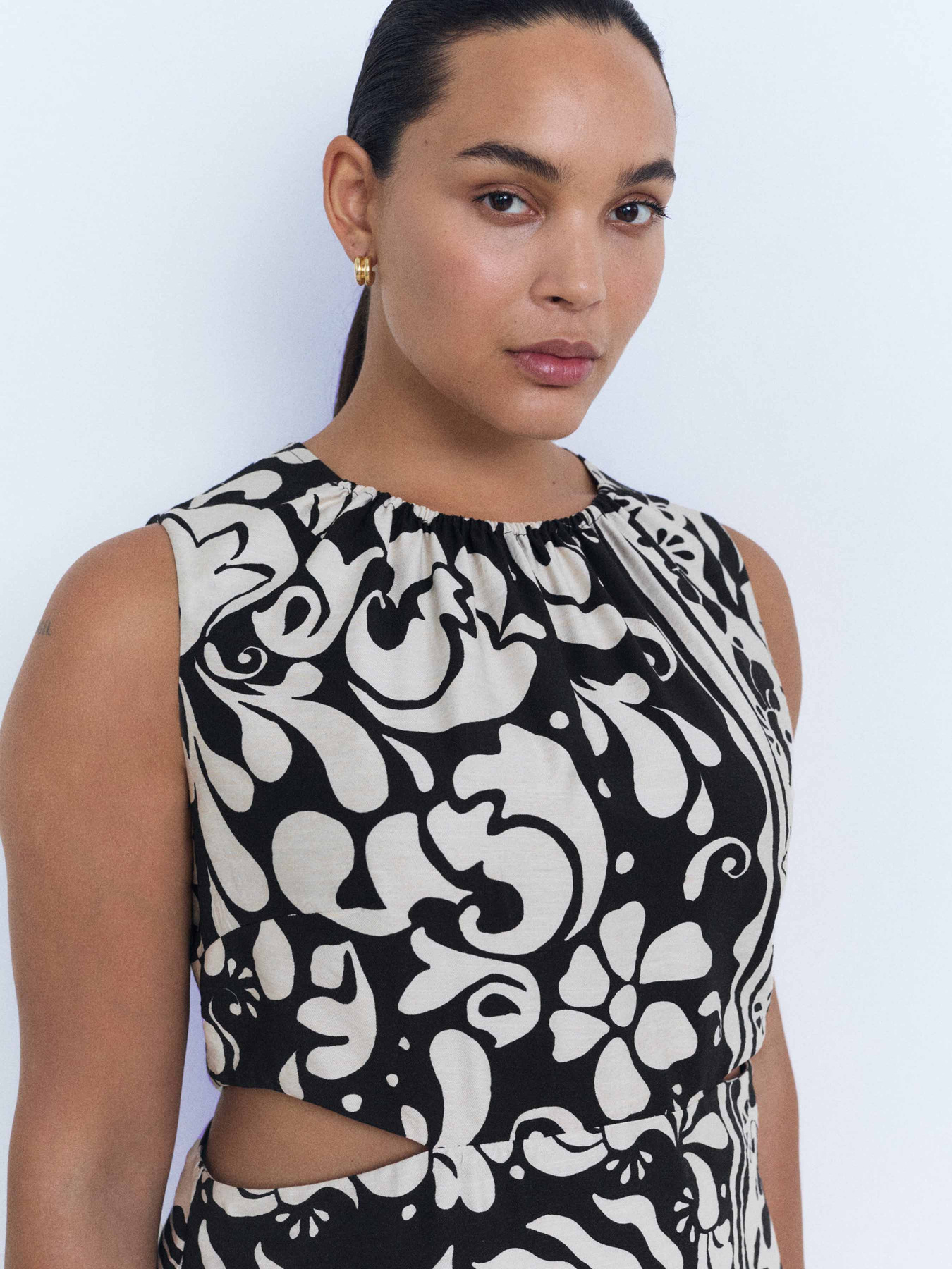 Платье миди MANGO модель 17011166_99 Платье миди MANGO модель 17011166_99 Фото