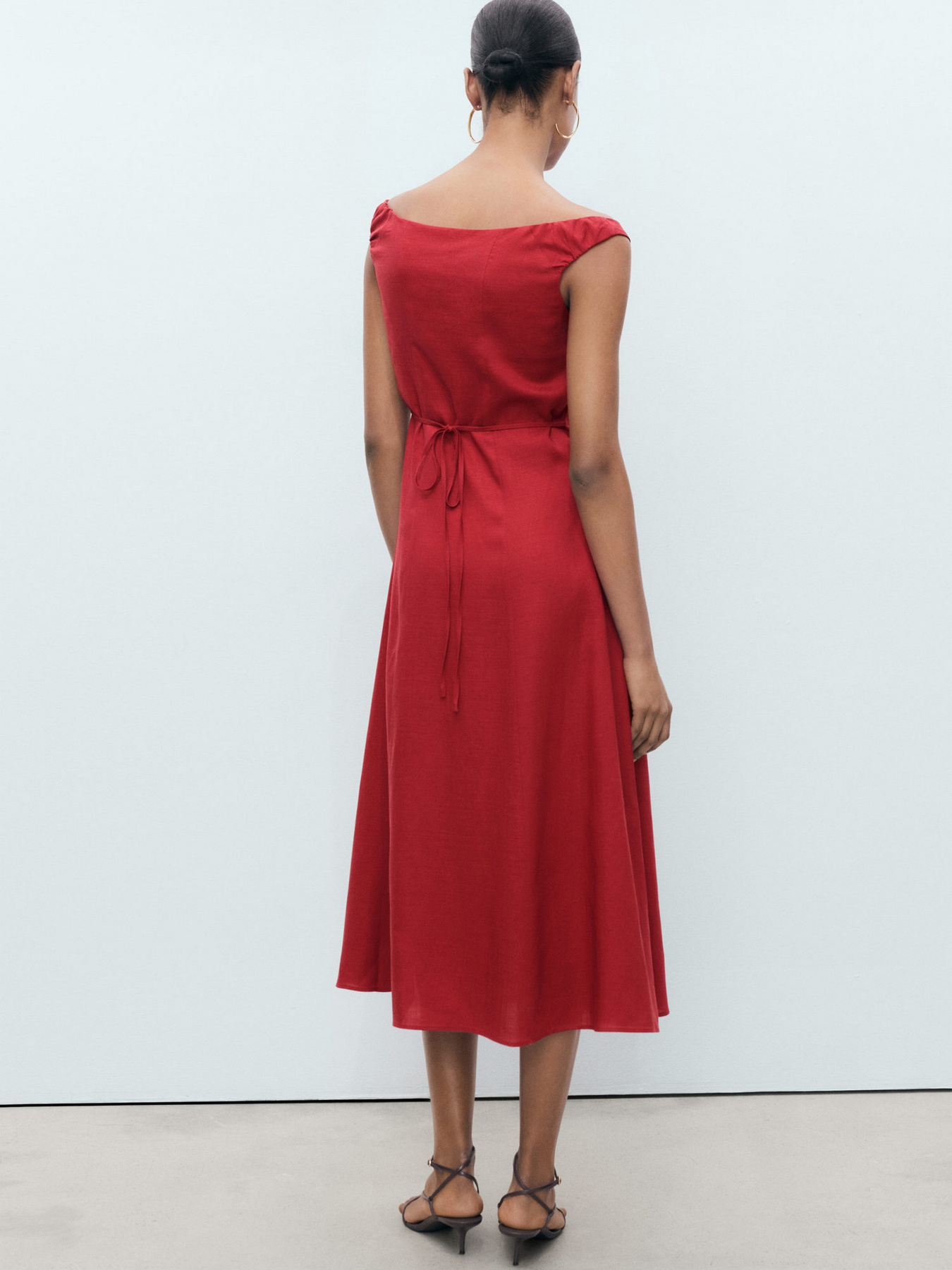 Сукня міді MANGO модель 17011167_27 Сукня міді MANGO модель 17011167_27 Фото