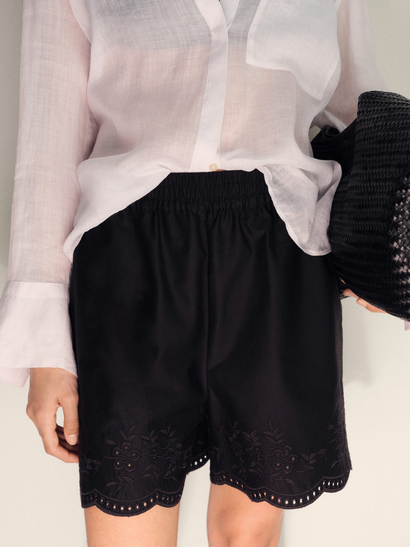 Повседневные шорты MANGO модель 17051168_99 Повседневные шорты MANGO модель 17051168_99 Фото