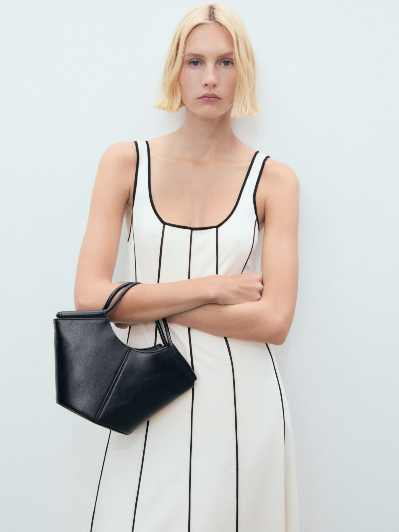 Платье миди MANGO модель 17051272_5 Платье миди MANGO модель 17051272_5 Фото