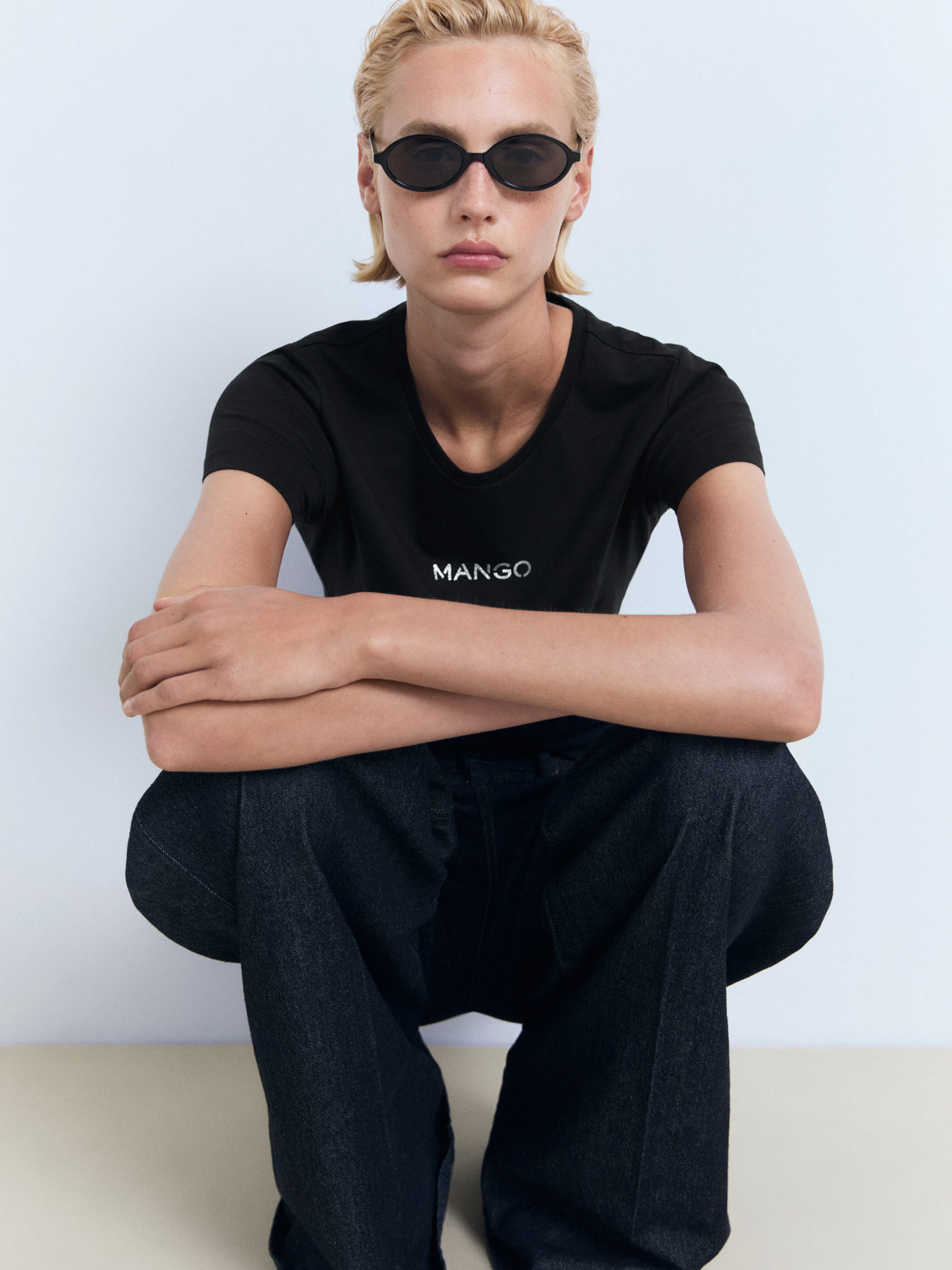 Футболка MANGO модель 17081238_99 Футболка MANGO модель 17081238_99 Фото