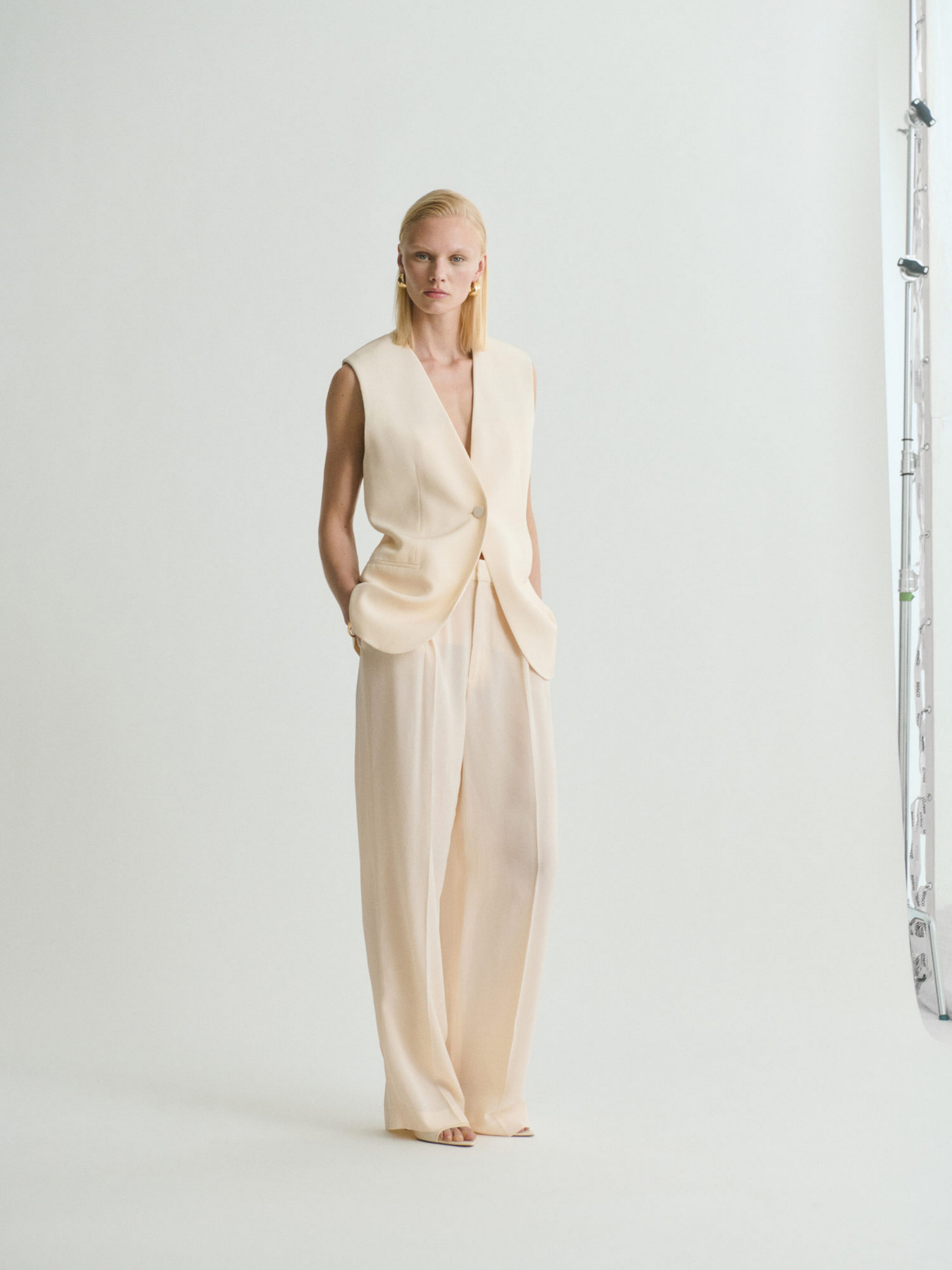 Класичні штани MANGO модель 17021268_10 Фото