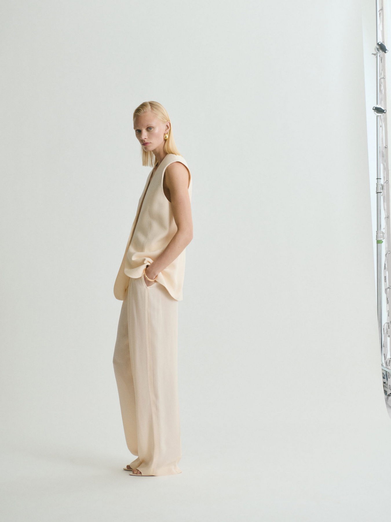 Класичні штани MANGO модель 17021268_10 Фото