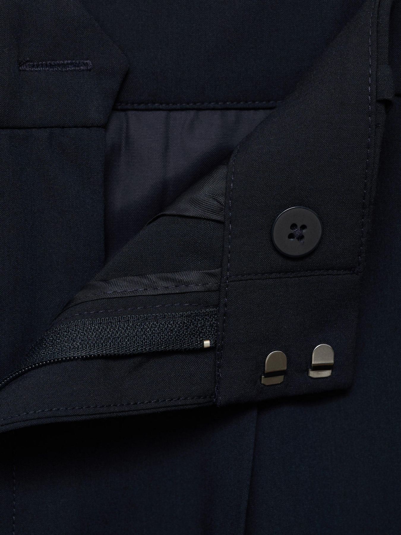 Классические штаны MANGO модель 17094096_56 Фото