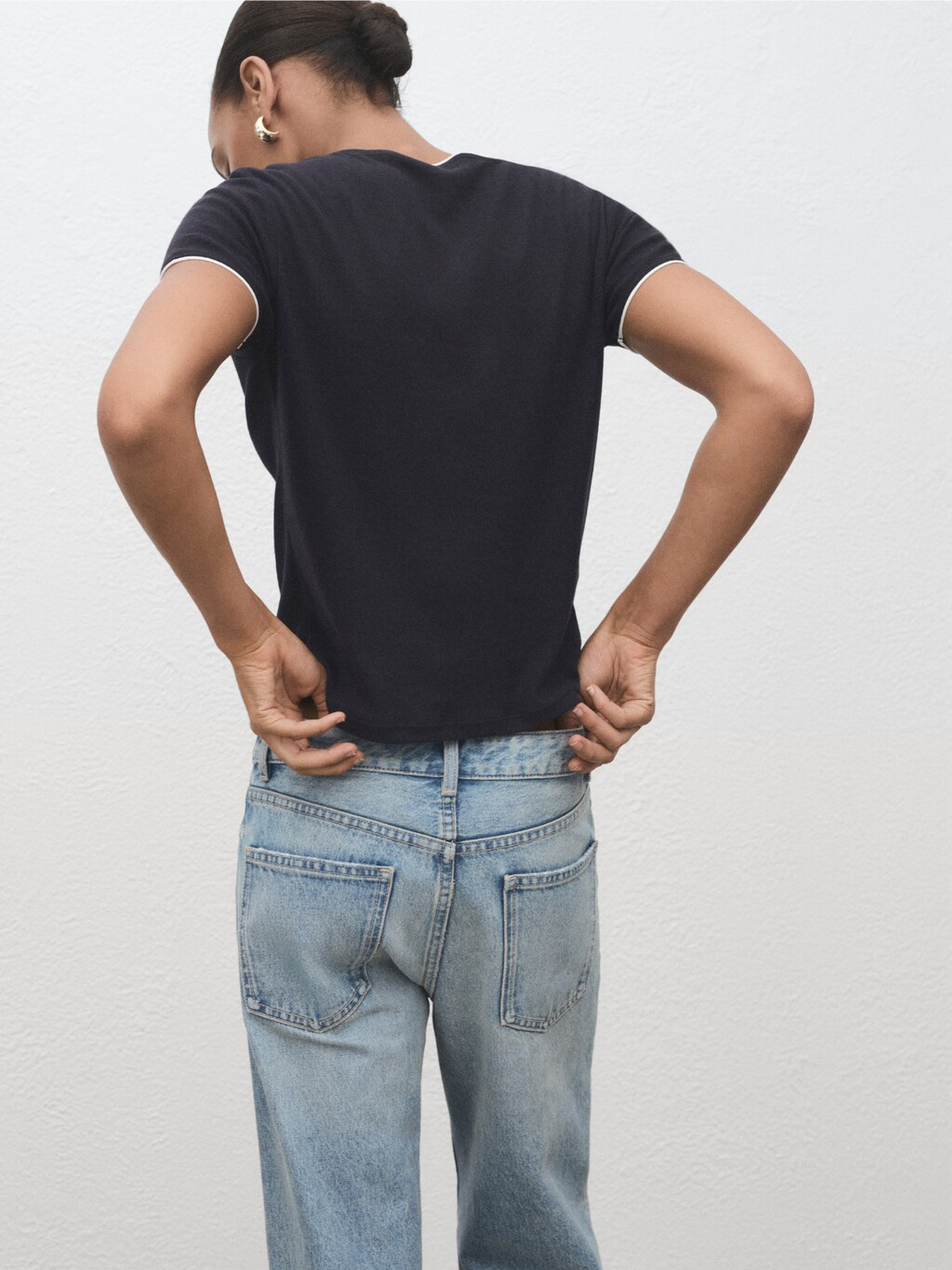 Футболка MANGO модель 17084093_56 Футболка MANGO модель 17084093_56 Фото