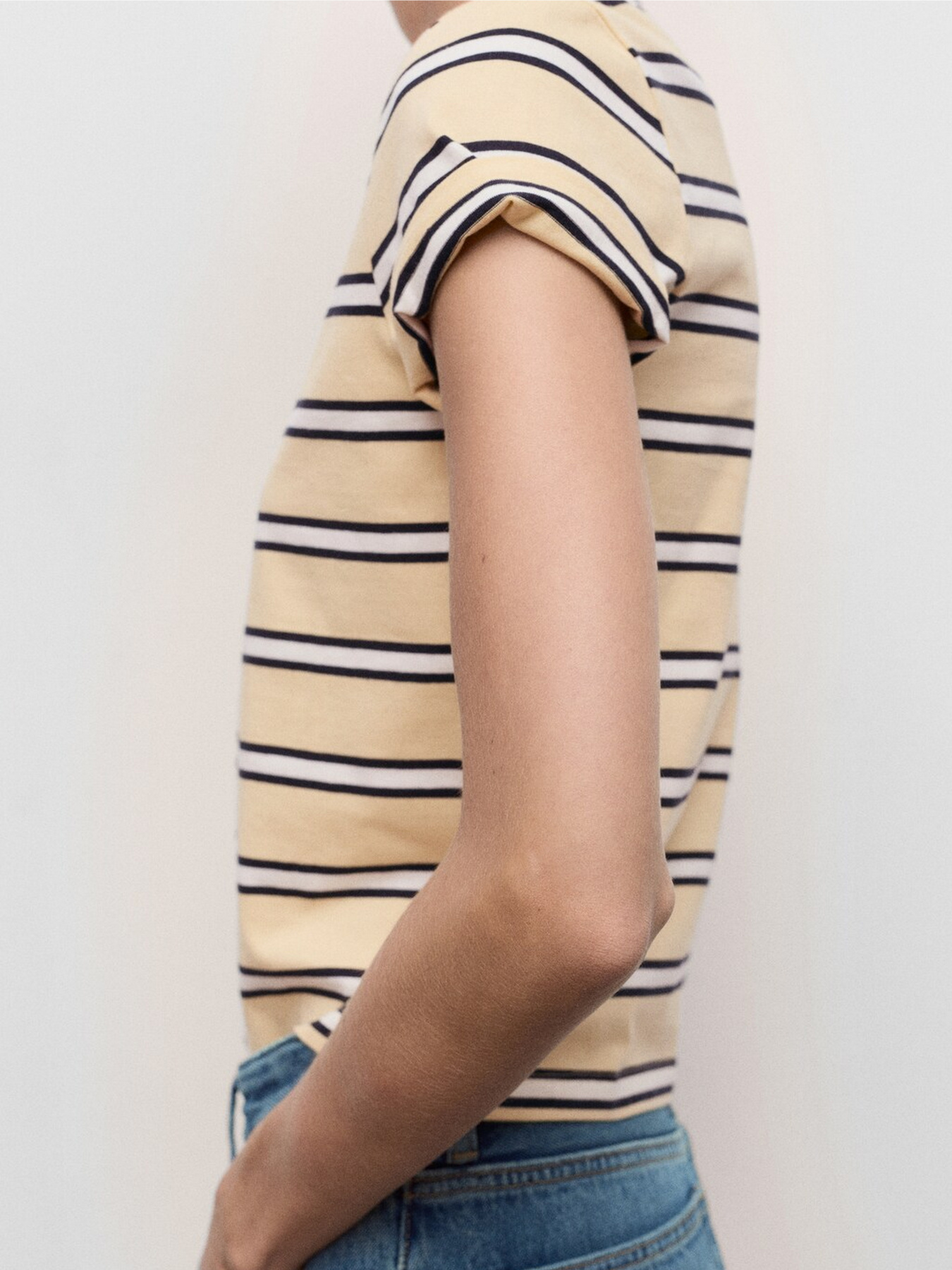 Футболка MANGO модель 17034144_11 Футболка MANGO модель 17034144_11 Фото