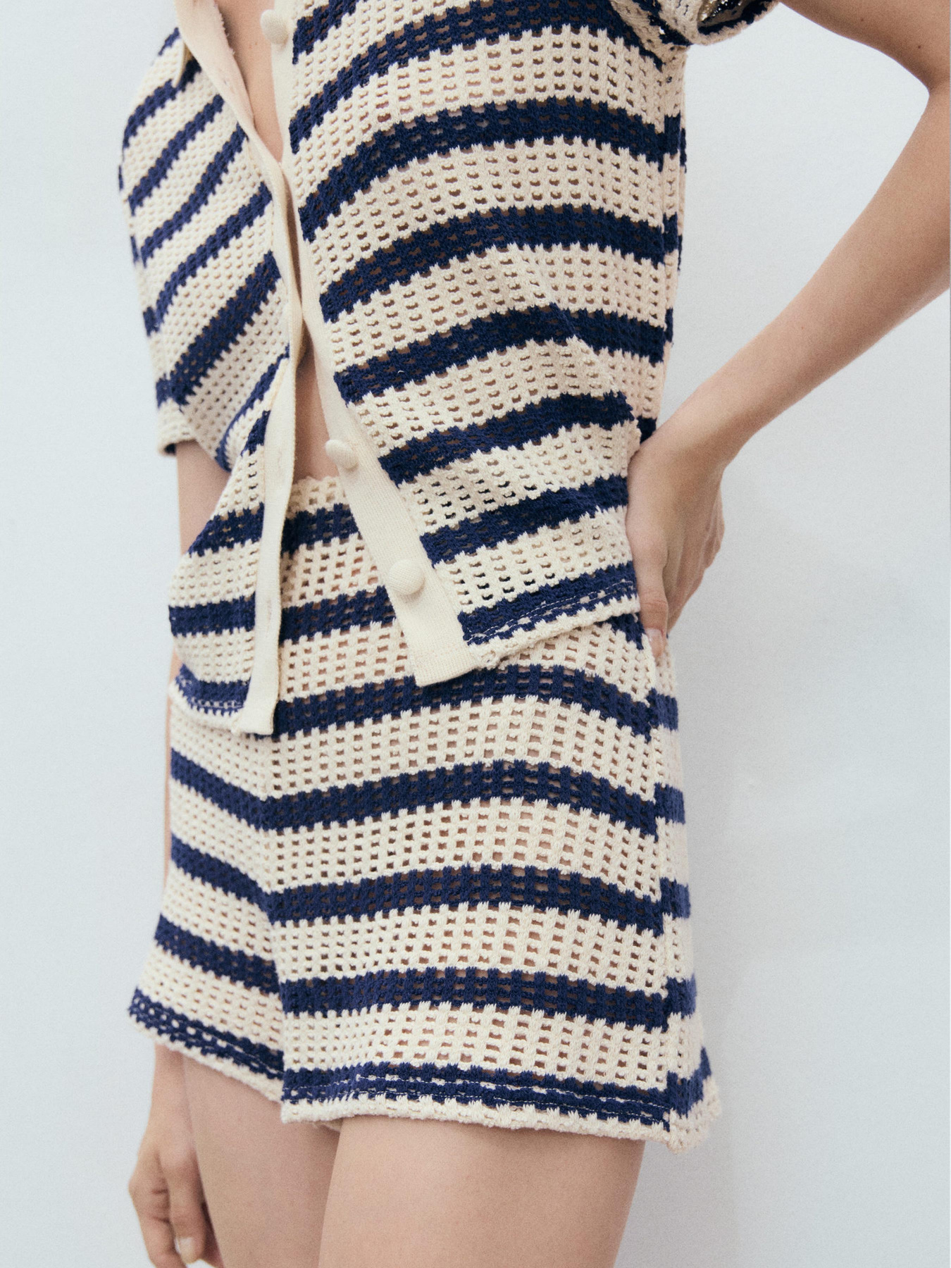 Повседневные шорты MANGO модель 17051220_56 Повседневные шорты MANGO модель 17051220_56 Фото