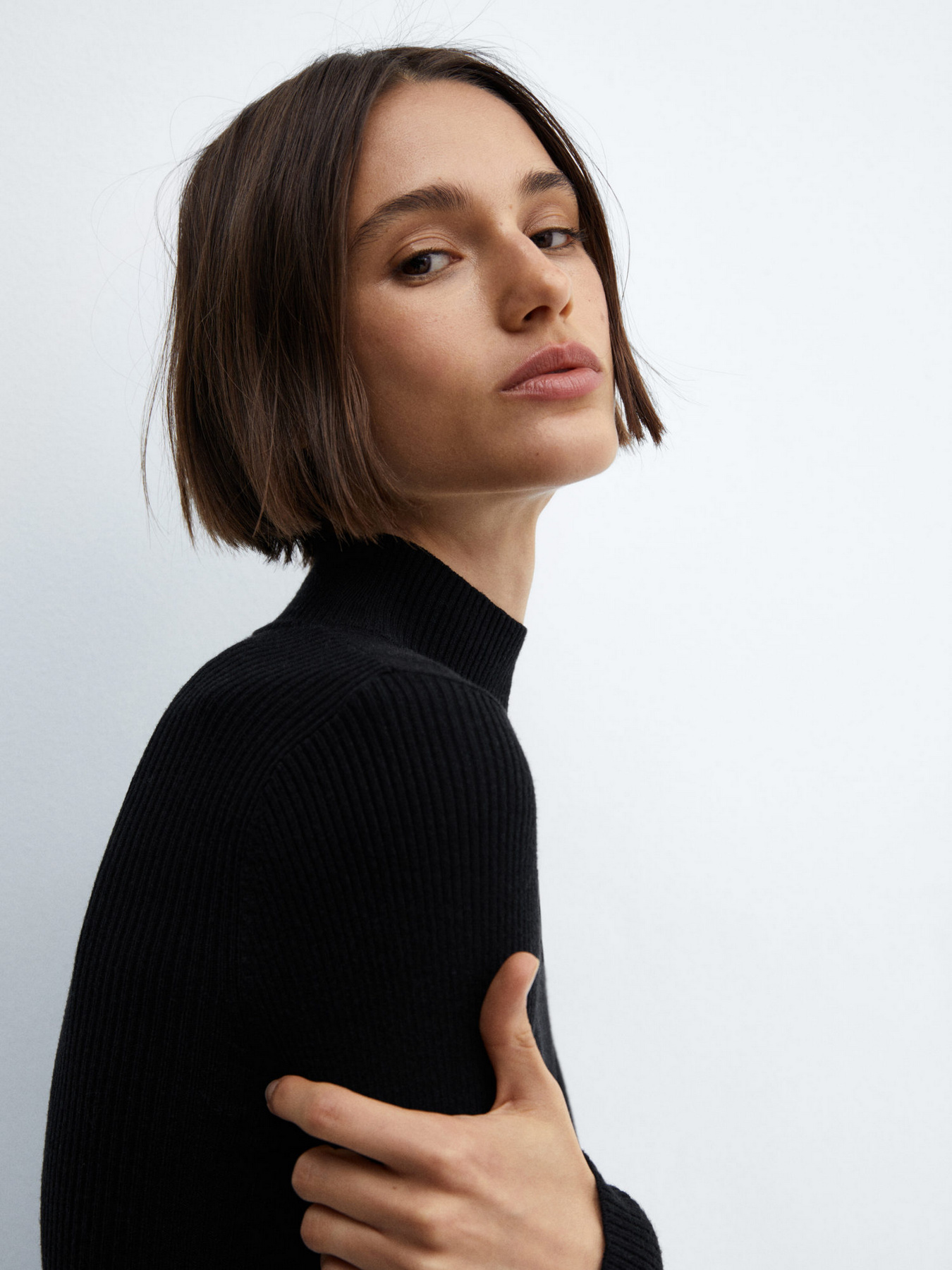 Платье миди MANGO Princess модель 67070459_99 Фото