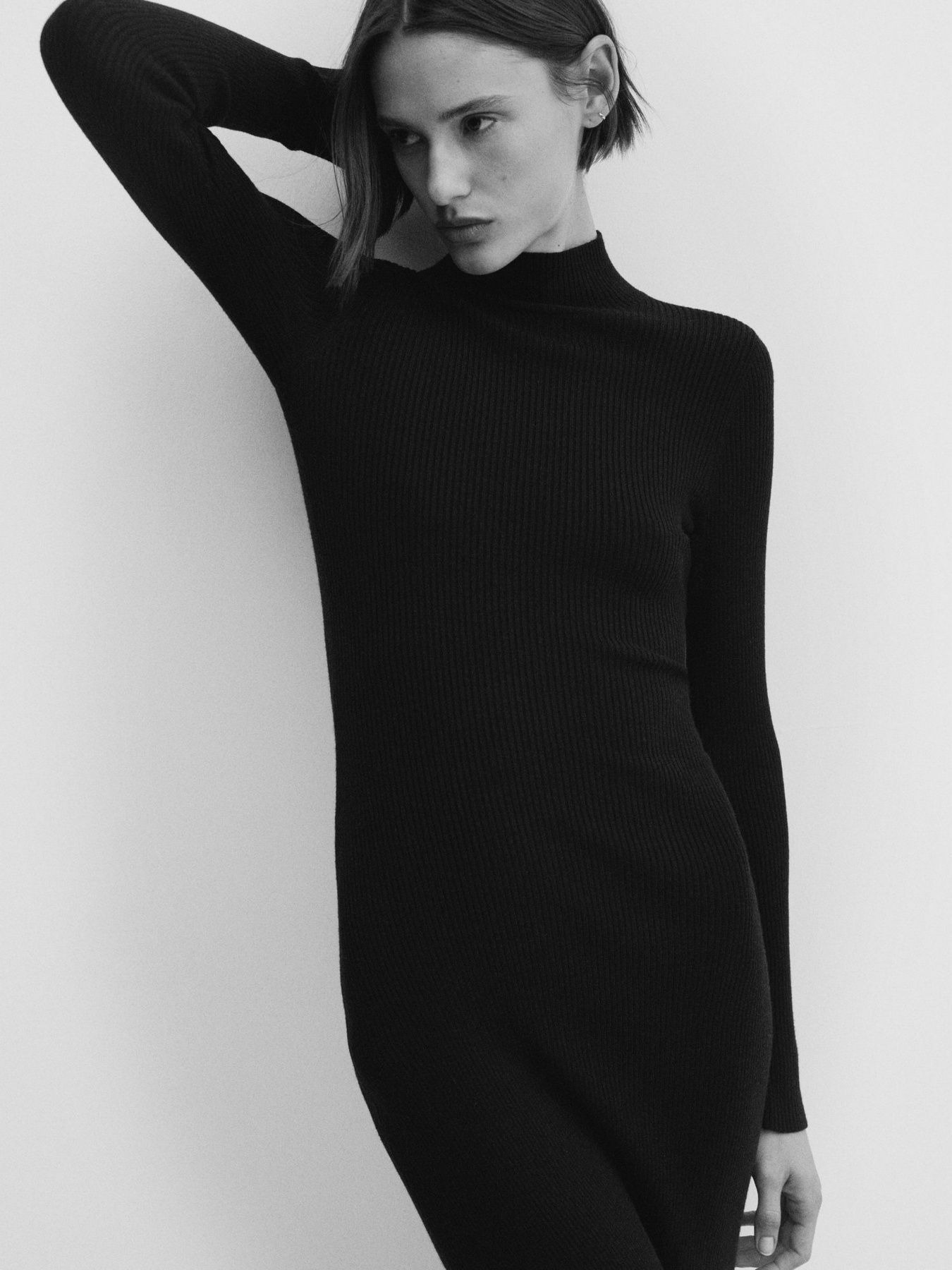 Сукня міді MANGO Princess модель 67070459_99 Фото