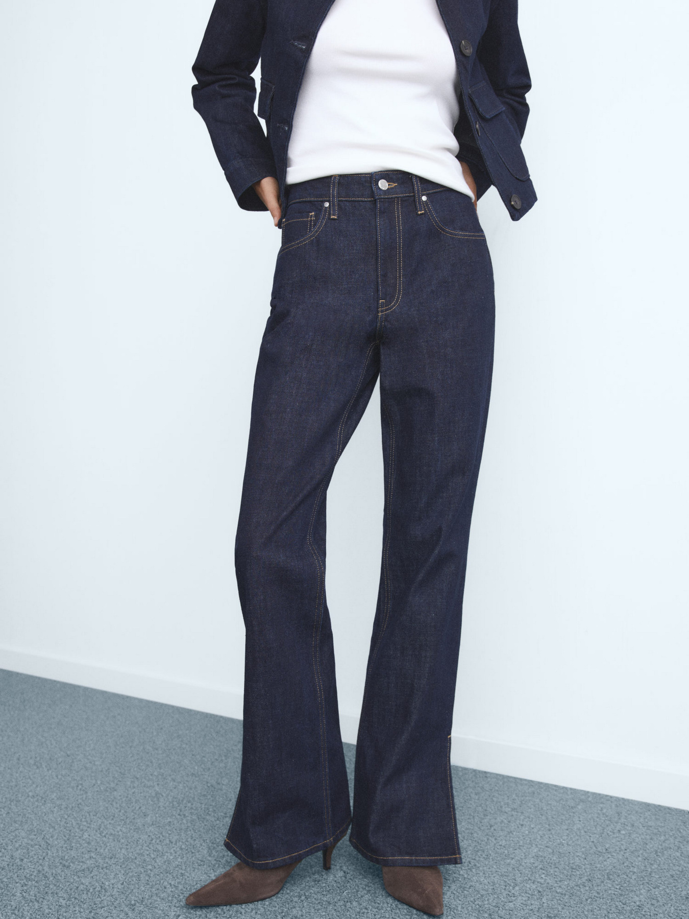 Расклешенные джинсы MANGO модель 17077787_TS Фото