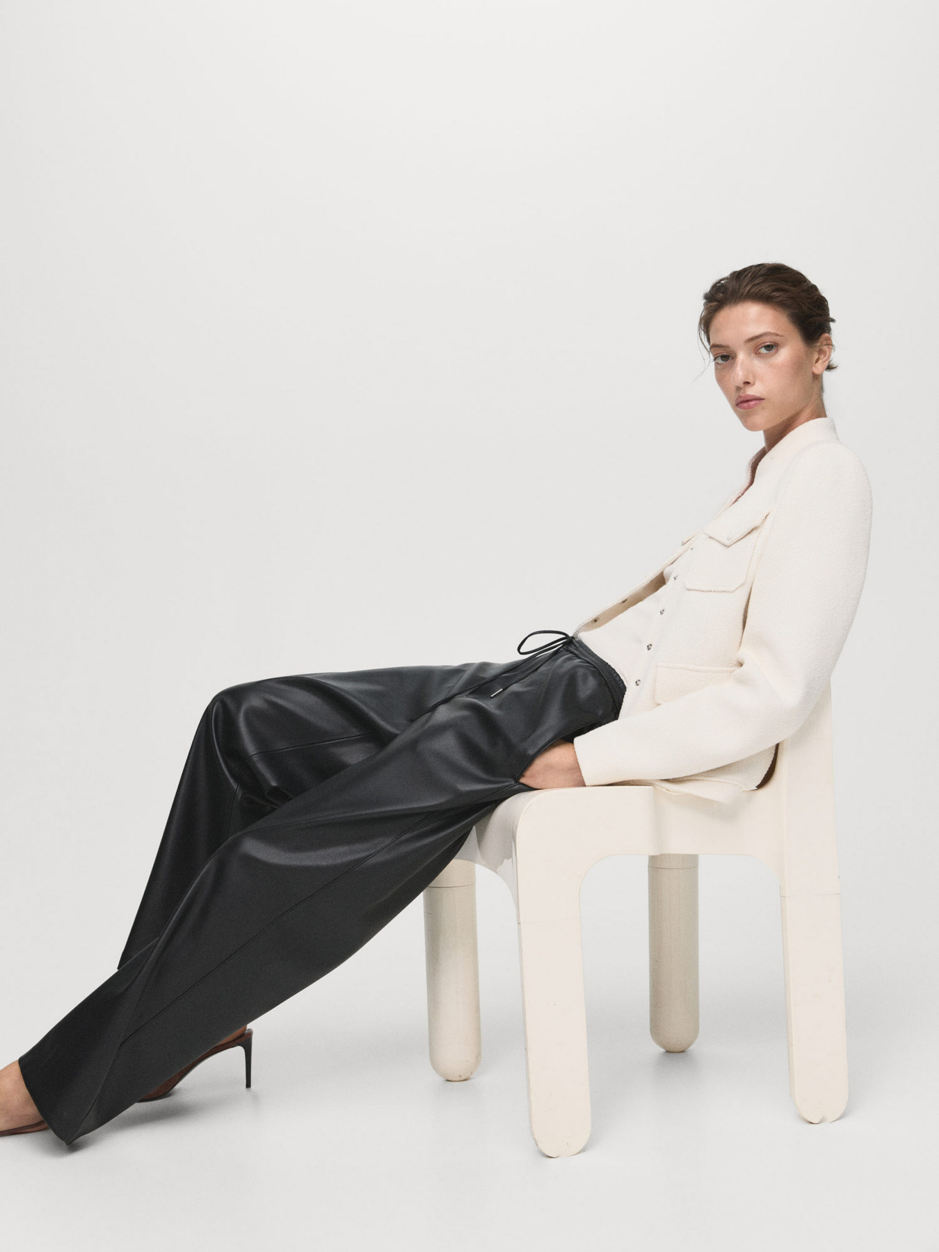 Повседневные штаны MANGO модель 17075974_99 Фото