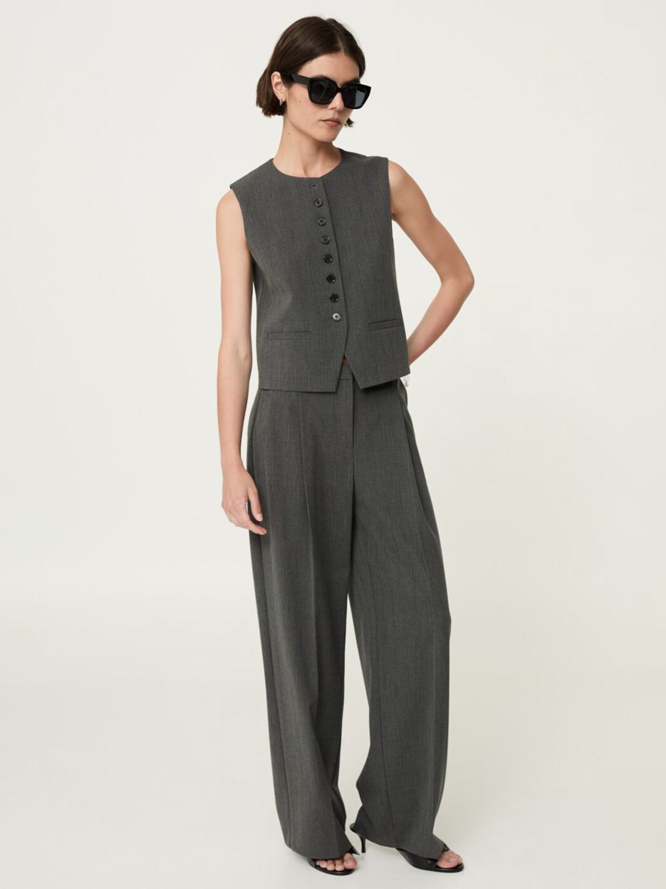 Брюки классические MANGO модель 17976349_92 Фото