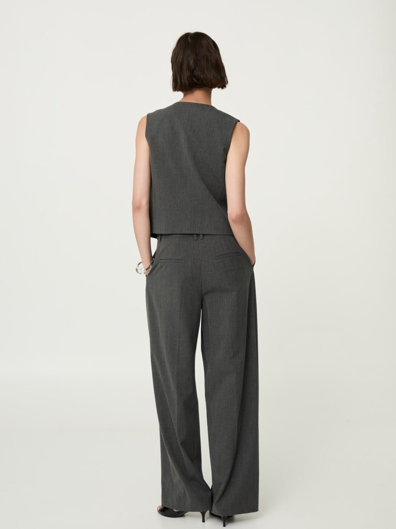 Классические штаны MANGO модель 17976349_92 Фото