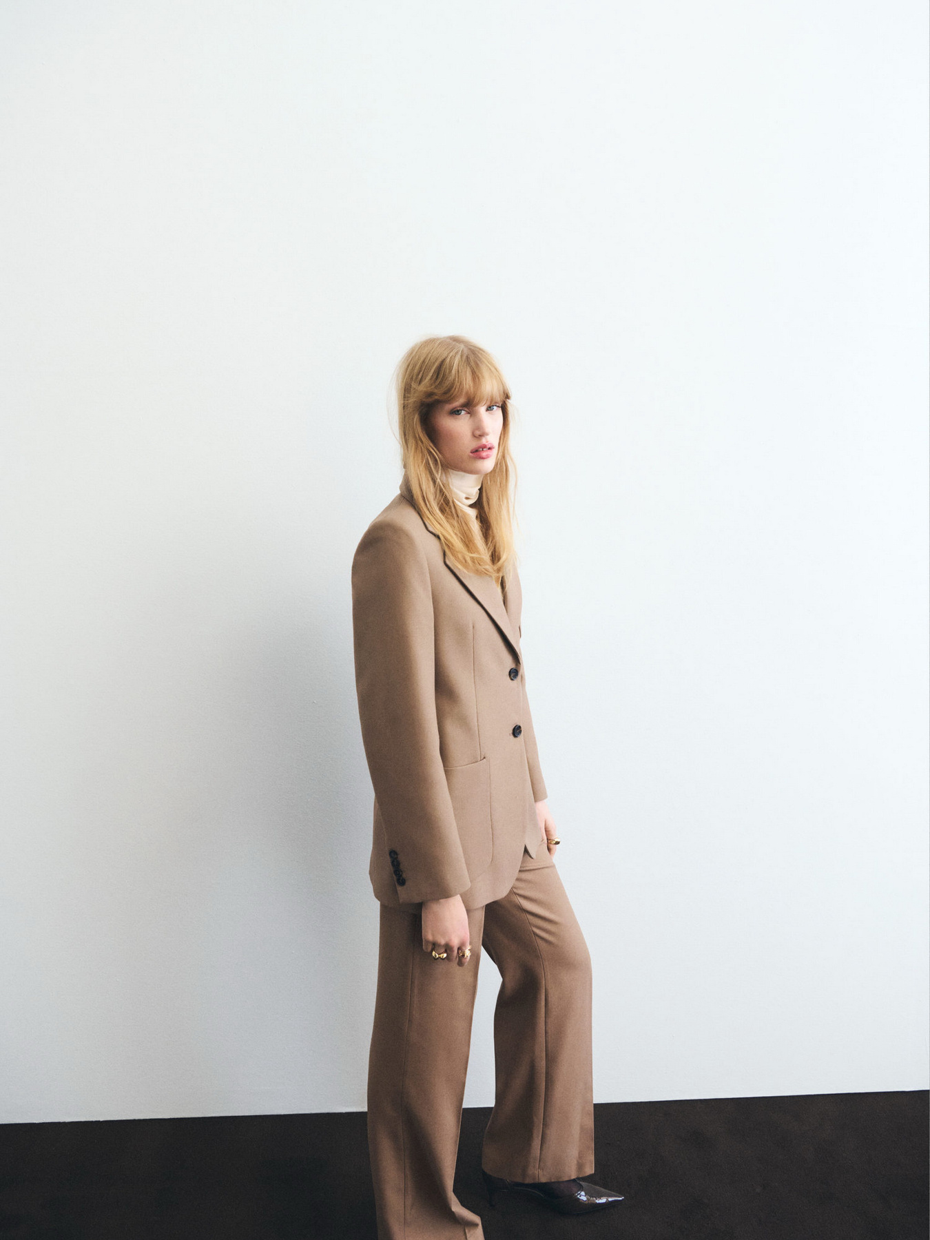 Классические штаны MANGO модель 17086003_9 Фото