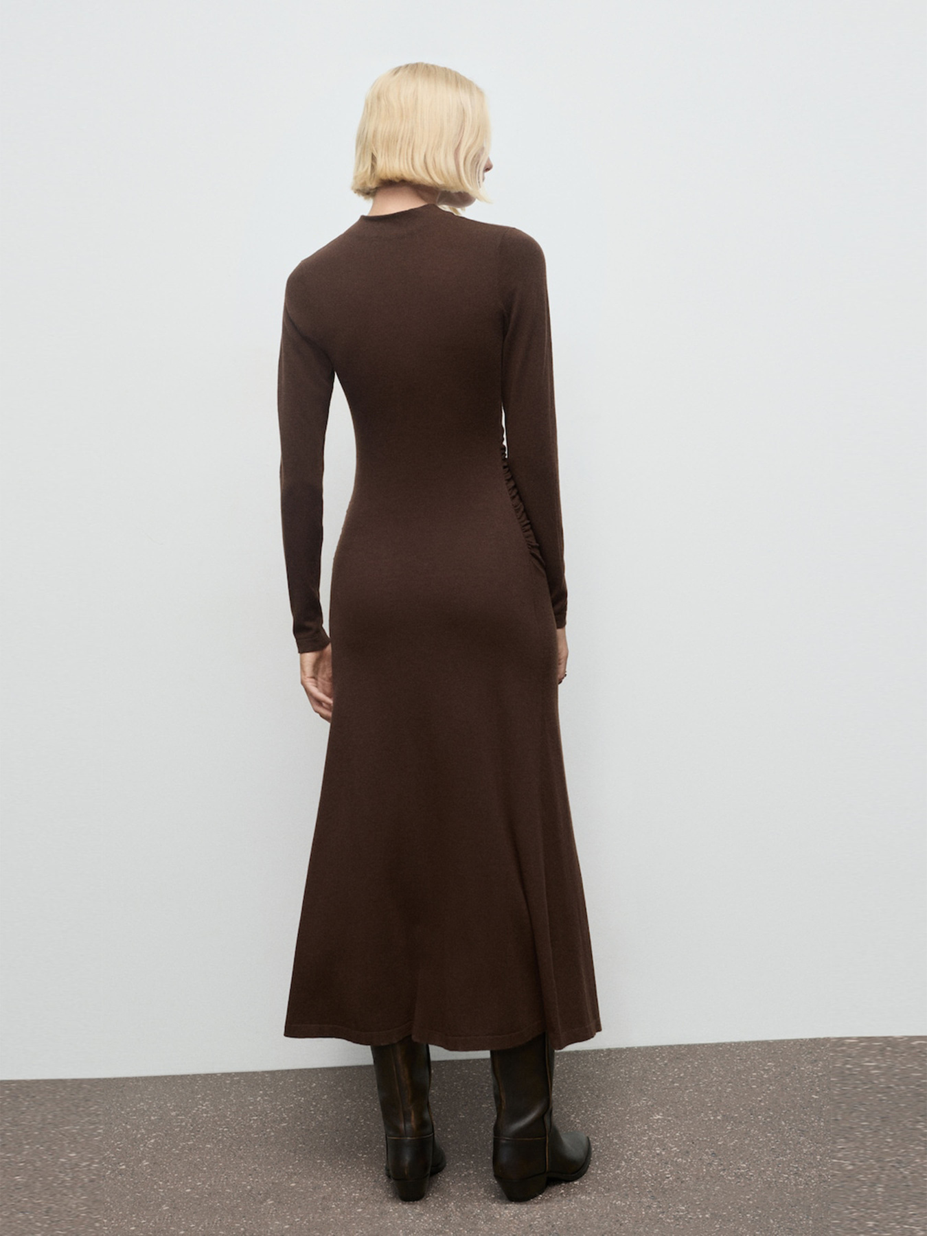 Сукня міді MANGO модель 17087799_32 Сукня міді MANGO модель 17087799_32 Фото