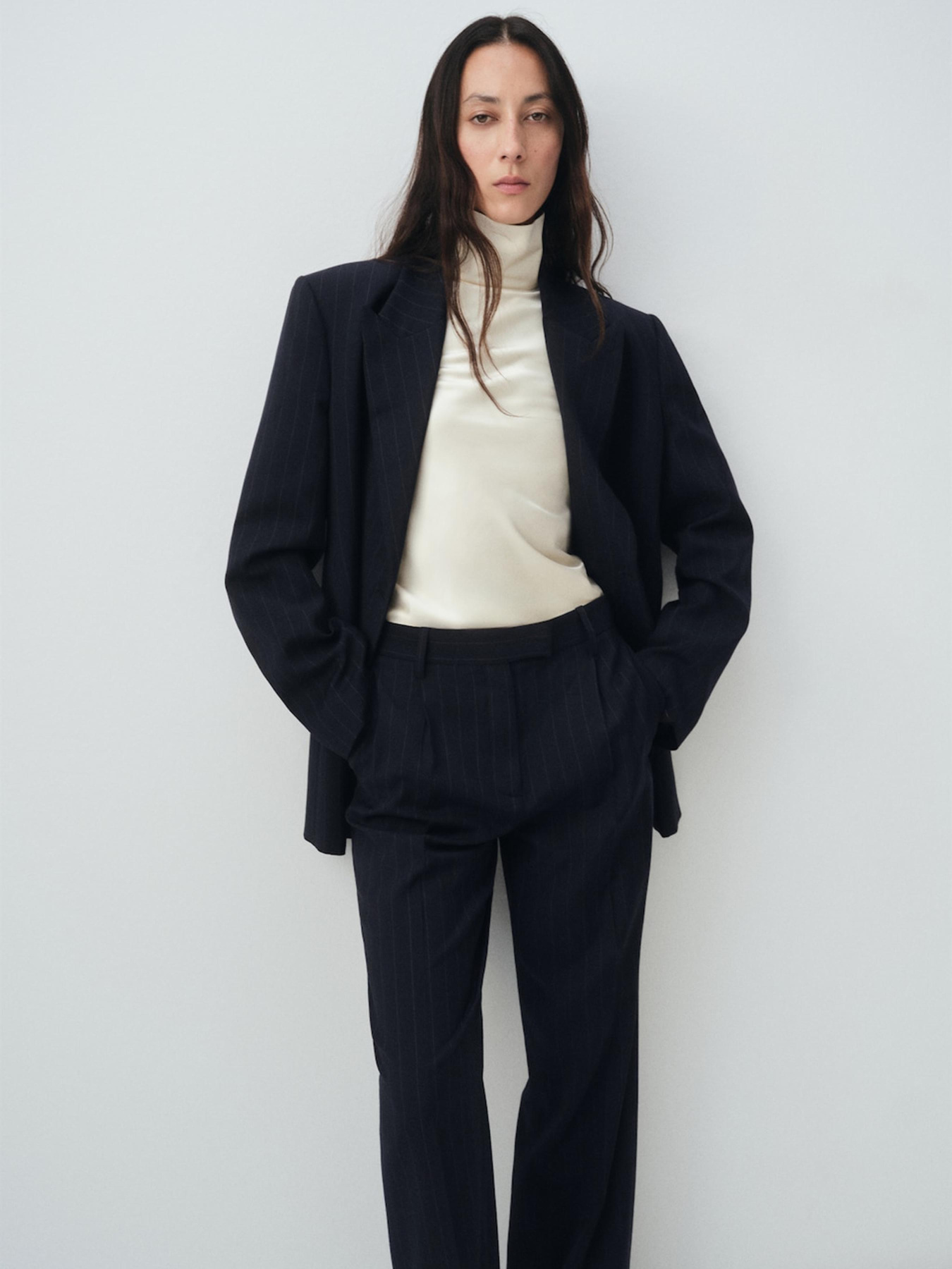 Класичні штани MANGO модель 17006369_56 Фото