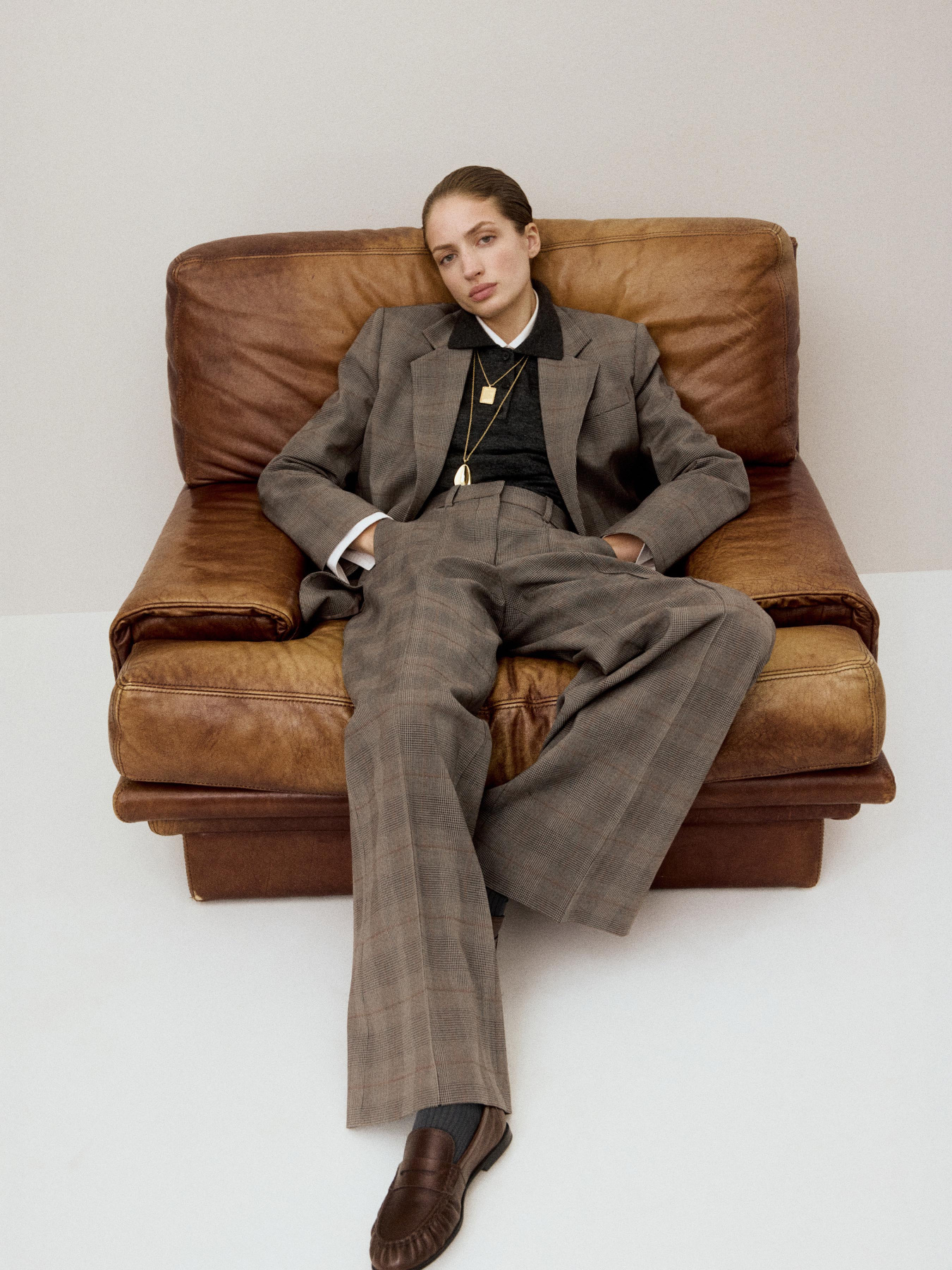 Брюки классические MANGO модель 27031325_30 Фото