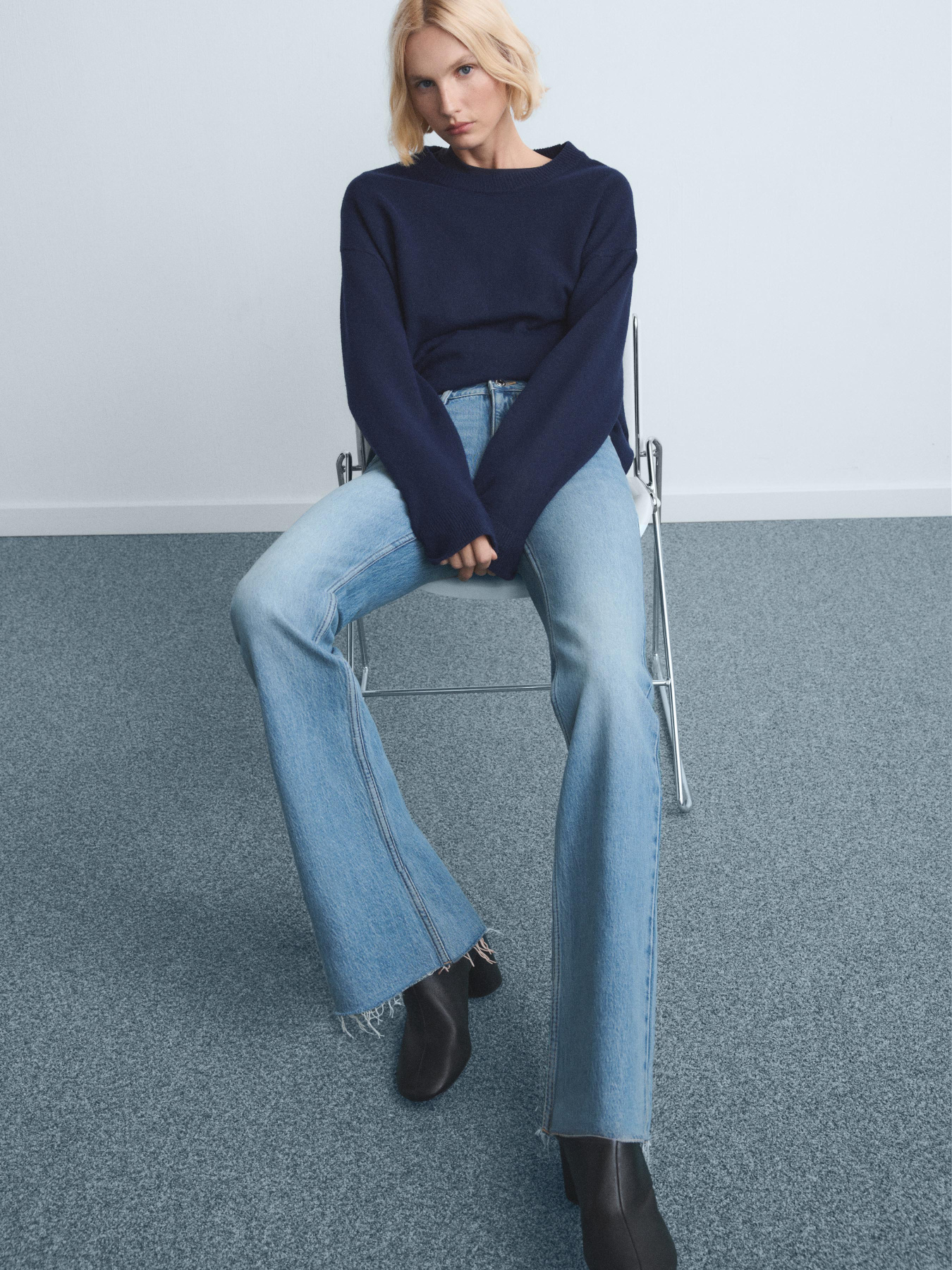 Расклешенные джинсы MANGO модель 27001243_TM Фото