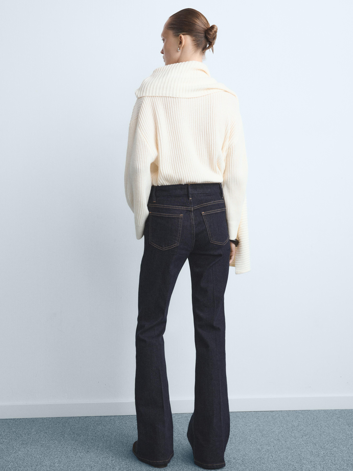 Расклешенные джинсы MANGO модель 27031191_TS Фото