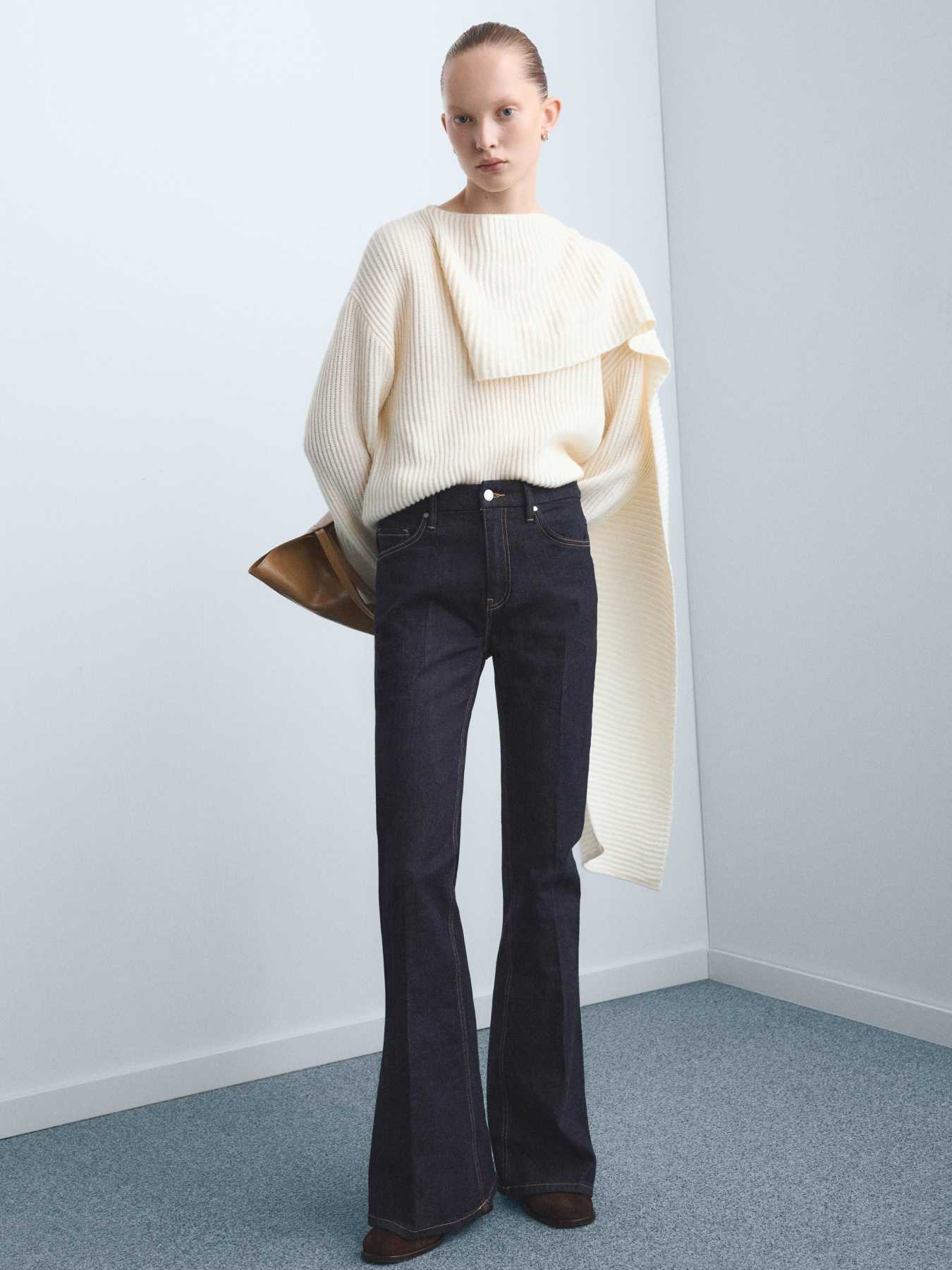 Расклешенные джинсы MANGO модель 27031191_TS Фото