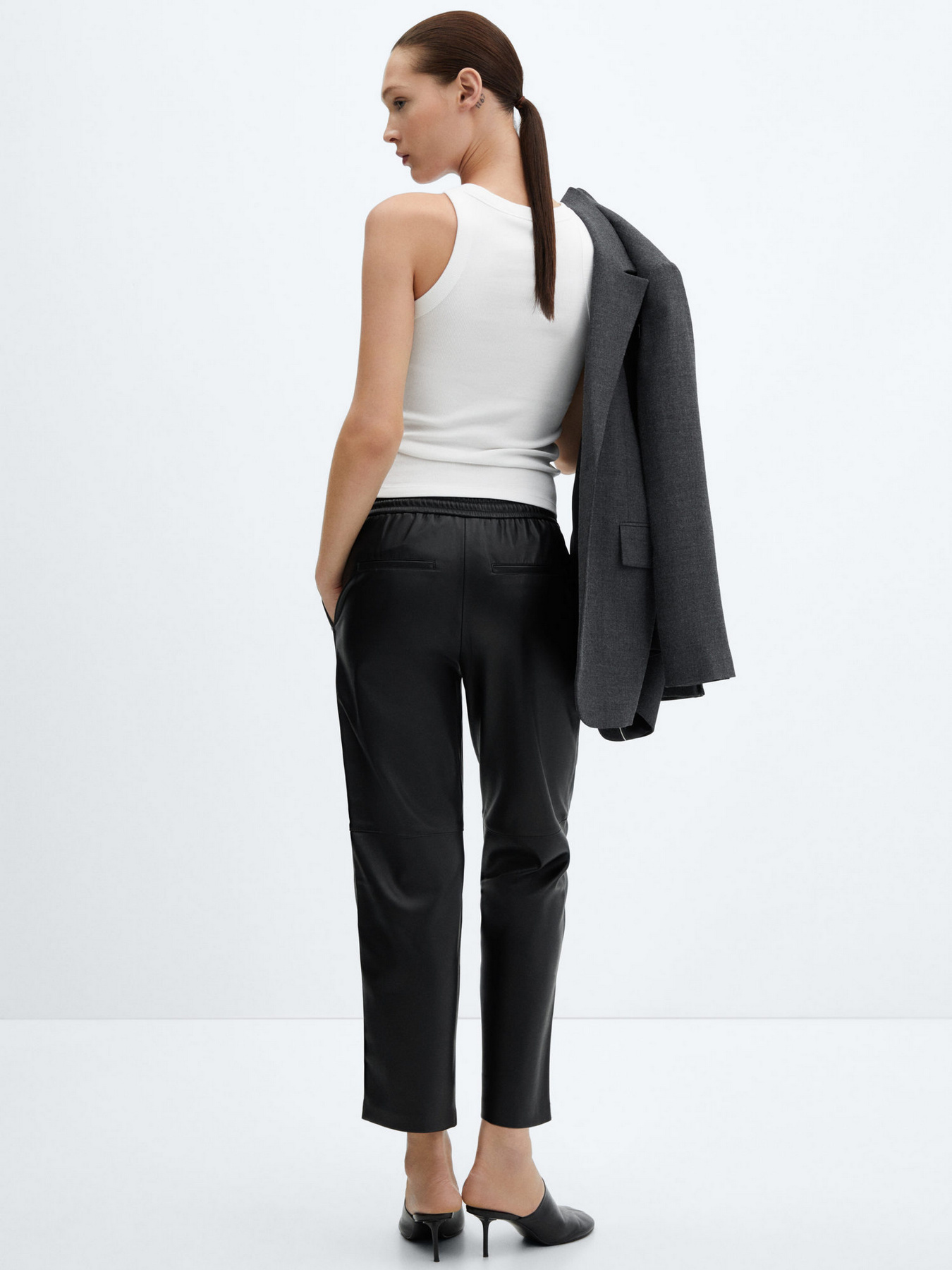 Повсякденні штани MANGO Apple модель 67090467_99 Повсякденні штани MANGO Apple модель 67090467_99 Фото