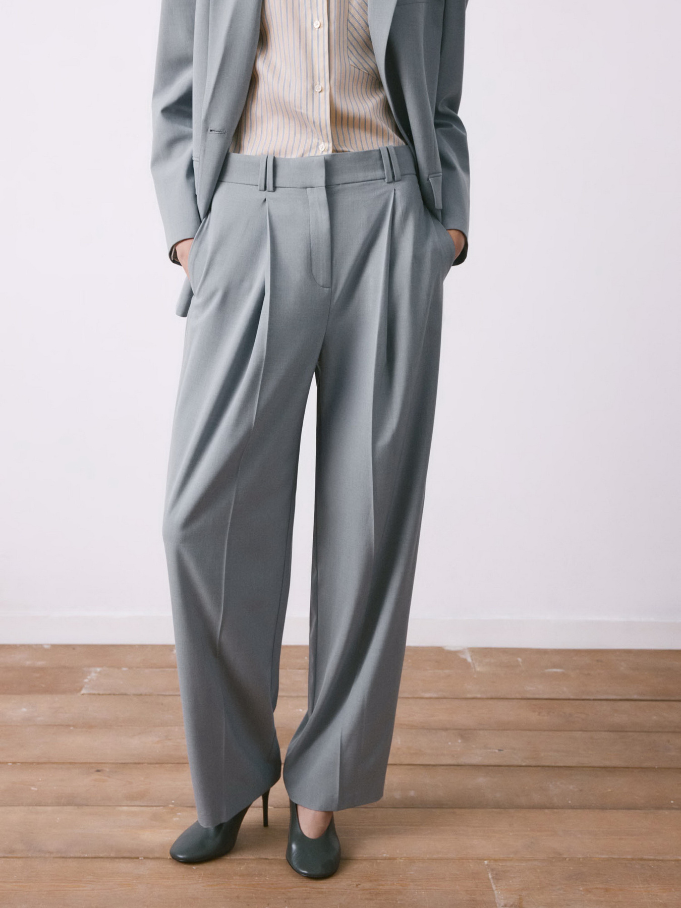 Классические штаны MANGO модель 27024791_52 Фото