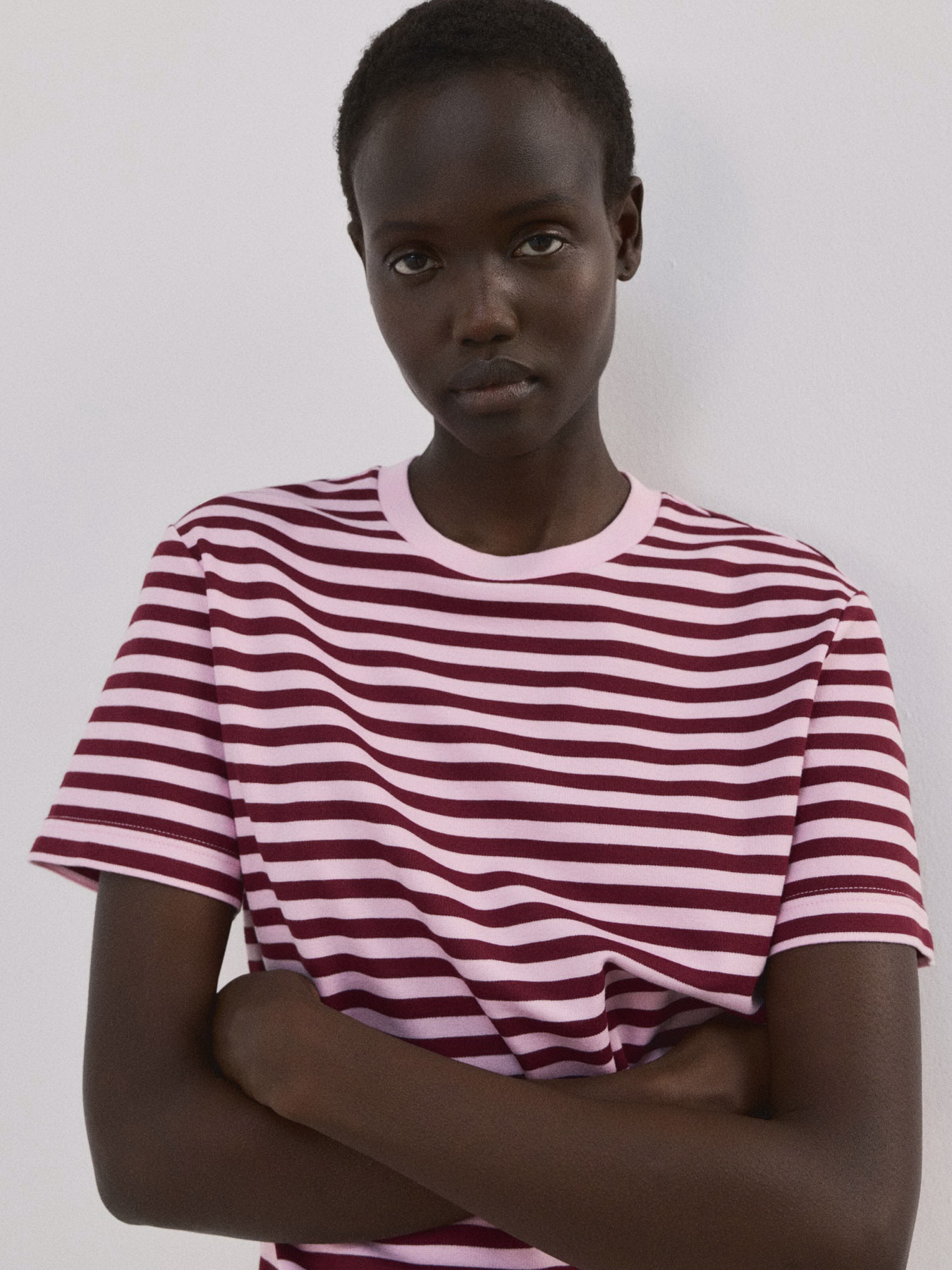 Футболка MANGO модель 27024088_81 Футболка MANGO модель 27024088_81 Фото