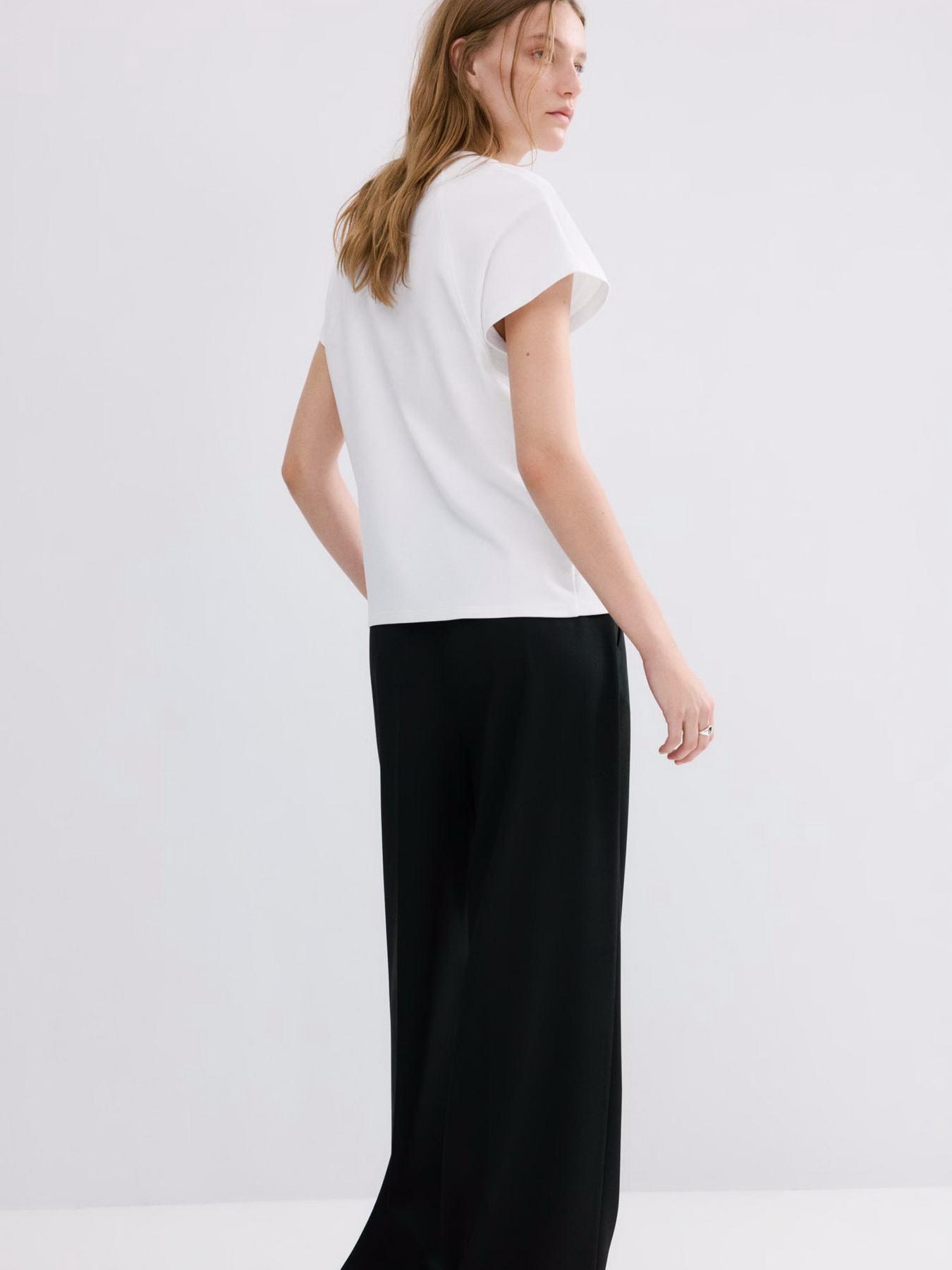 Футболка MANGO модель 27054096_1 Футболка MANGO модель 27054096_1 Фото