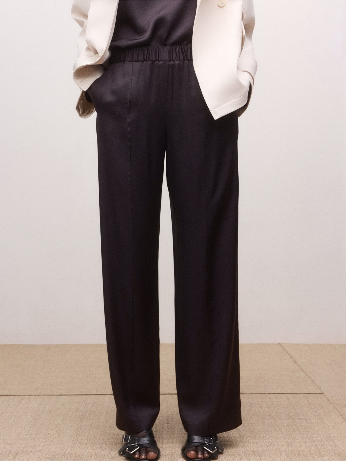 MANGO 27024789_30 модель 27024789_30 MANGO 27024789_30 модель 27024789_30 Фото