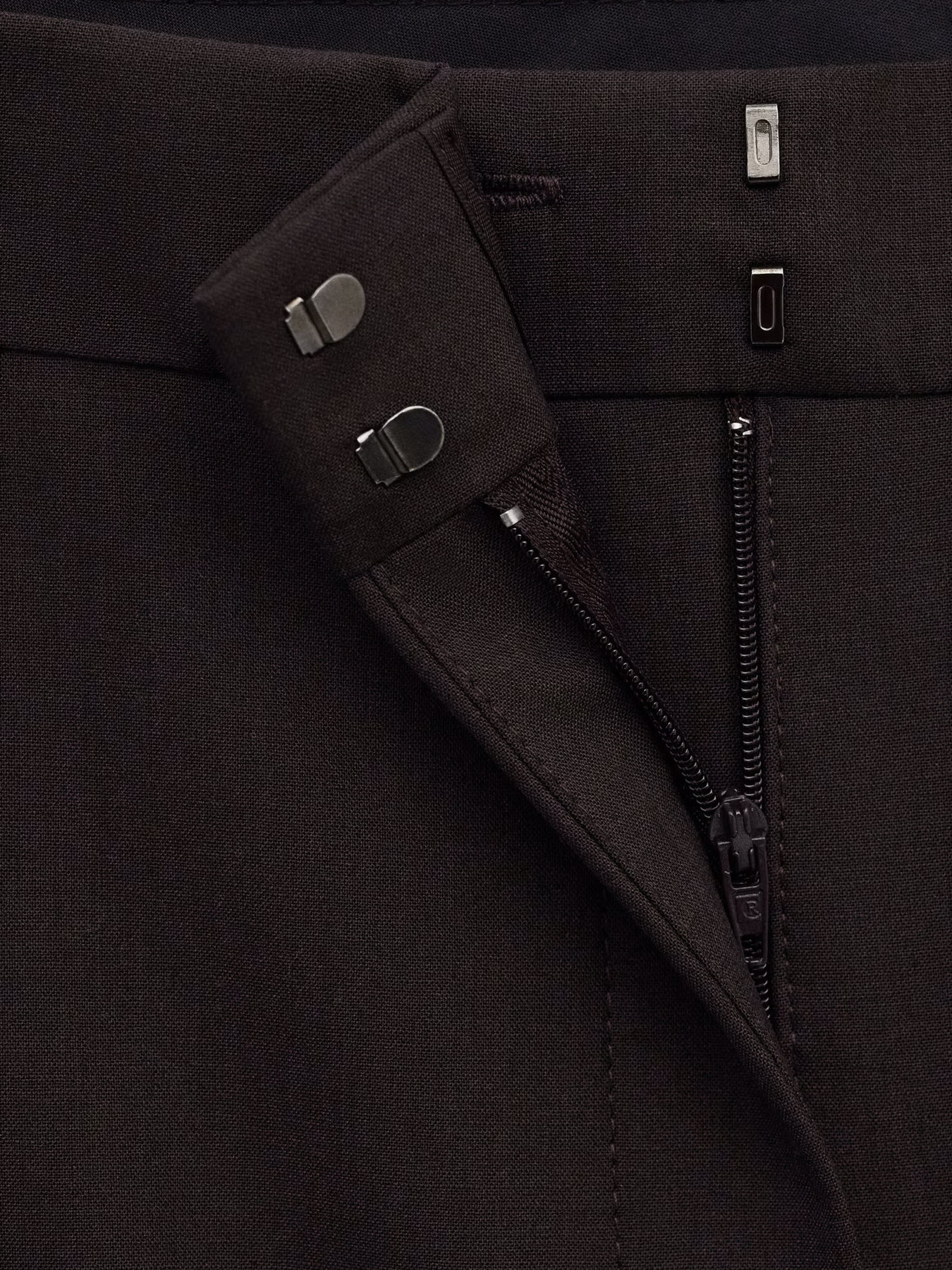 Класичні штани MANGO модель 27004451_66 Фото