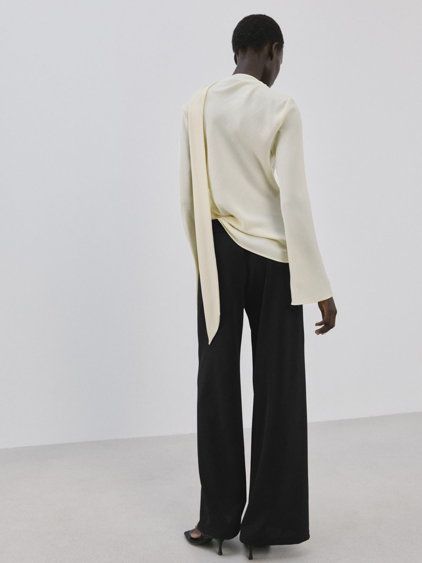 Повсякденні штани MANGO модель 27064079_99 Фото